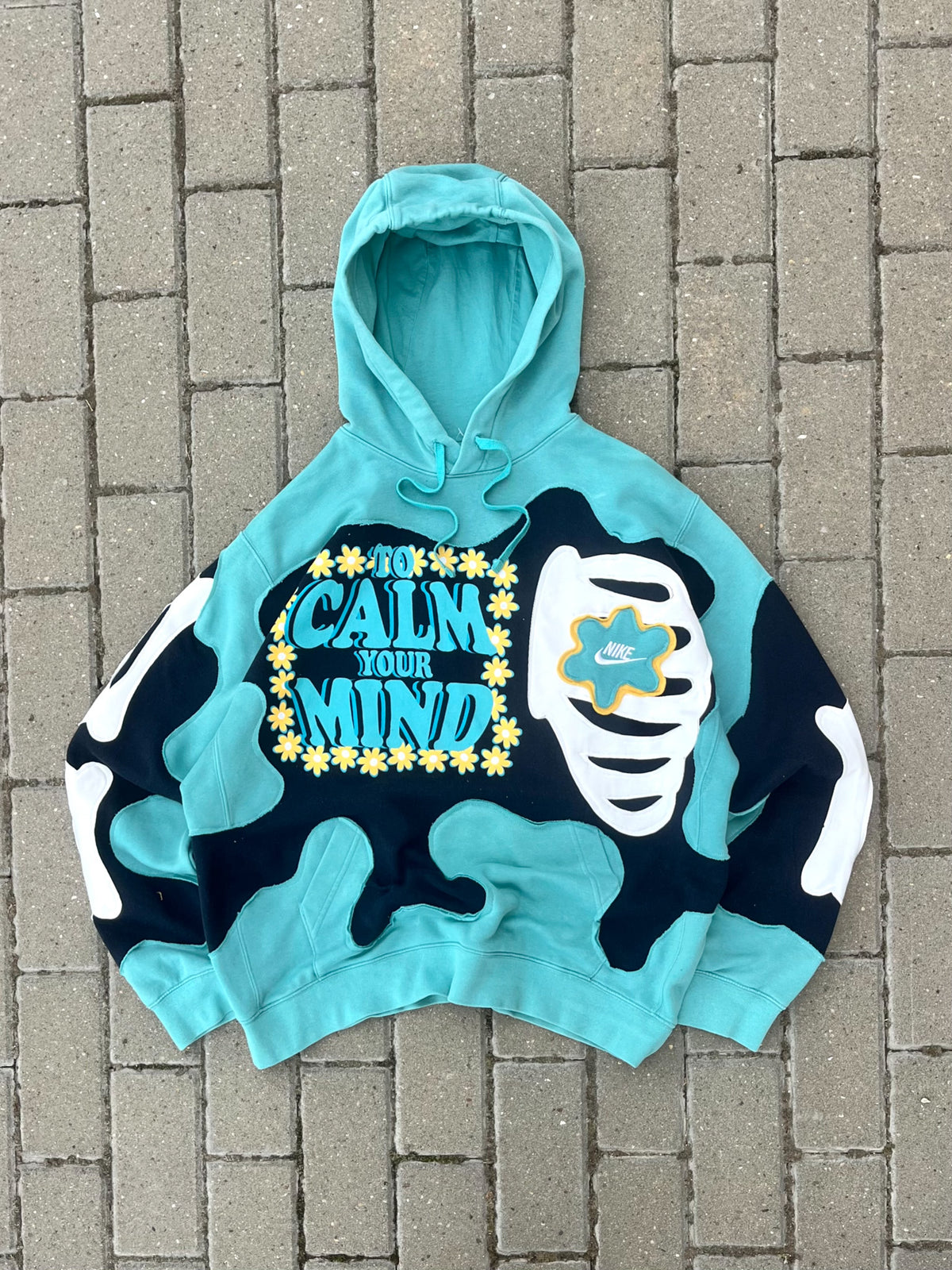 'CALM YOUR MIND' HOODIE (M)