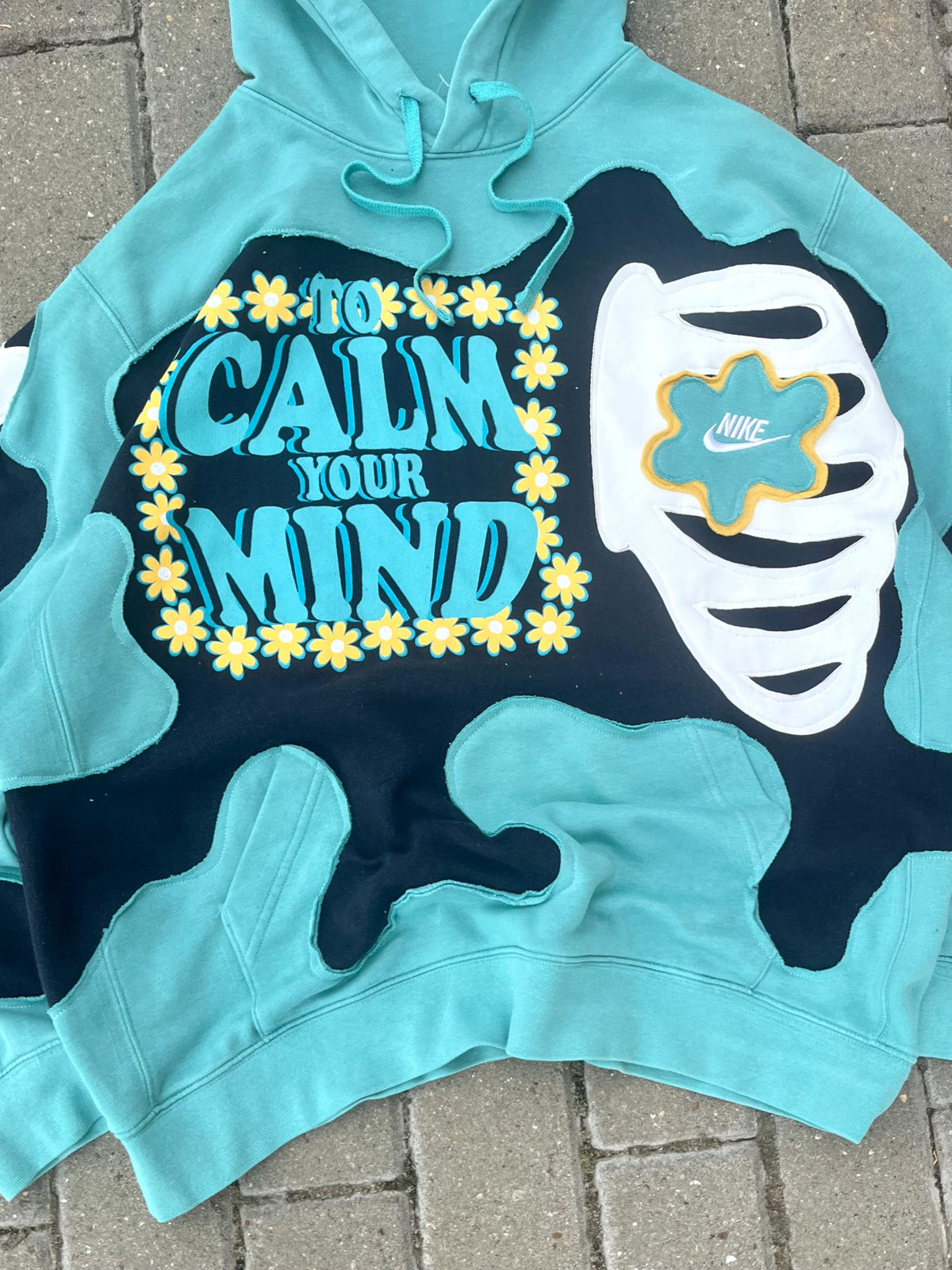 'CALM YOUR MIND' HOODIE (M)