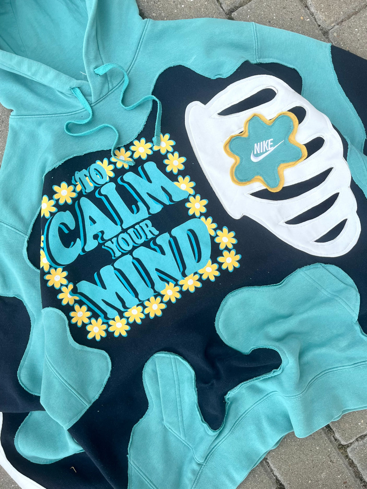 'CALM YOUR MIND' HOODIE (M)