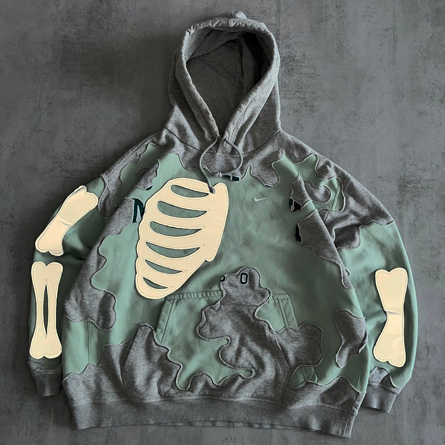 'BONES' REFLECTIVE HOODIE (L)