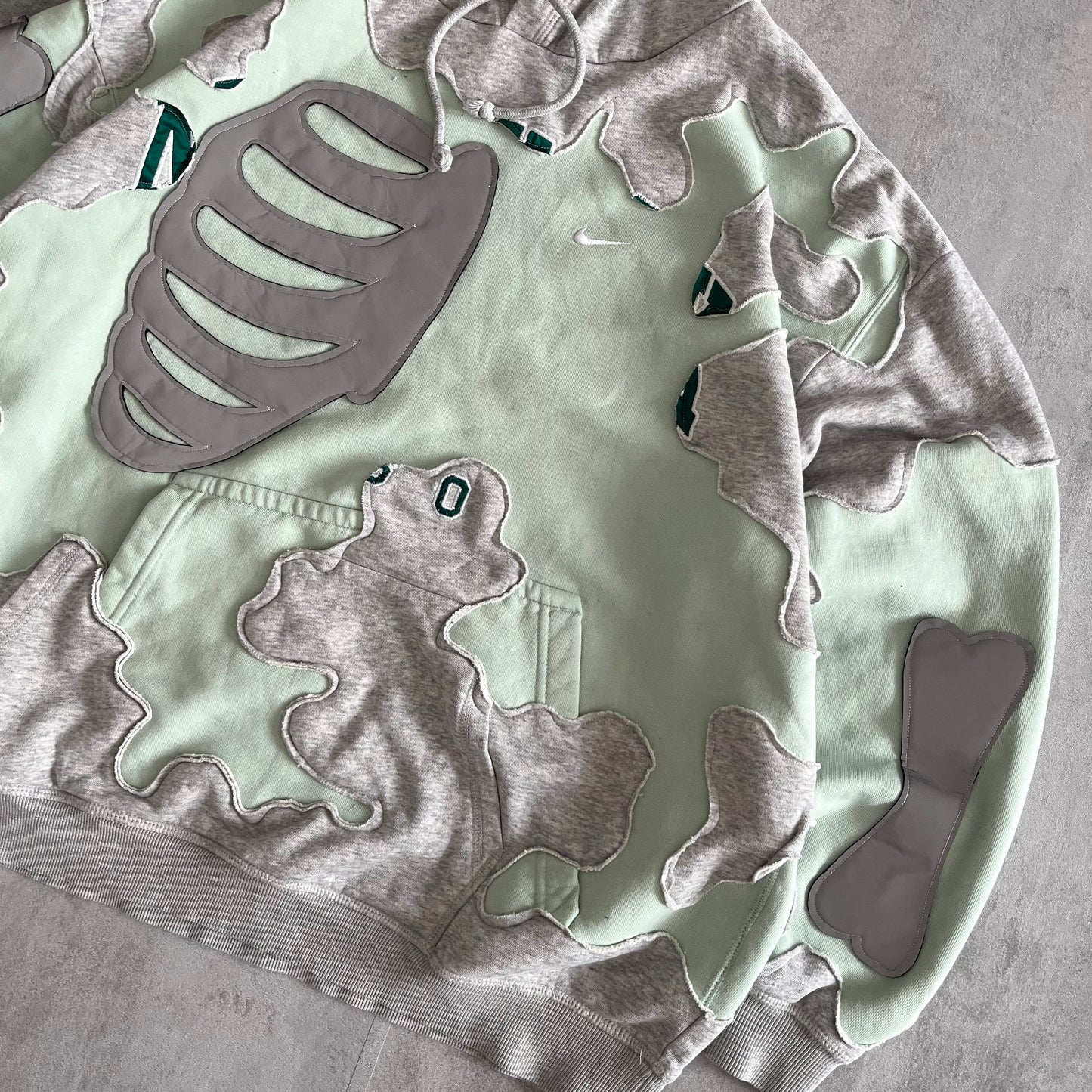 'BONES' REFLECTIVE HOODIE (L)