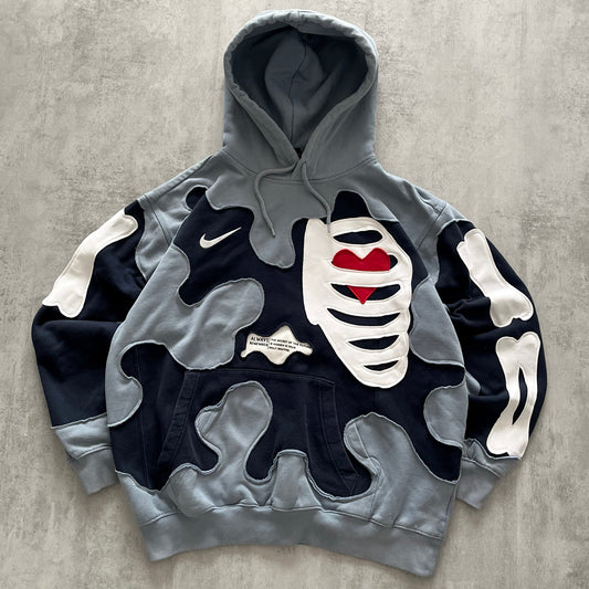 'HEART & BONES' HOODIE (M)