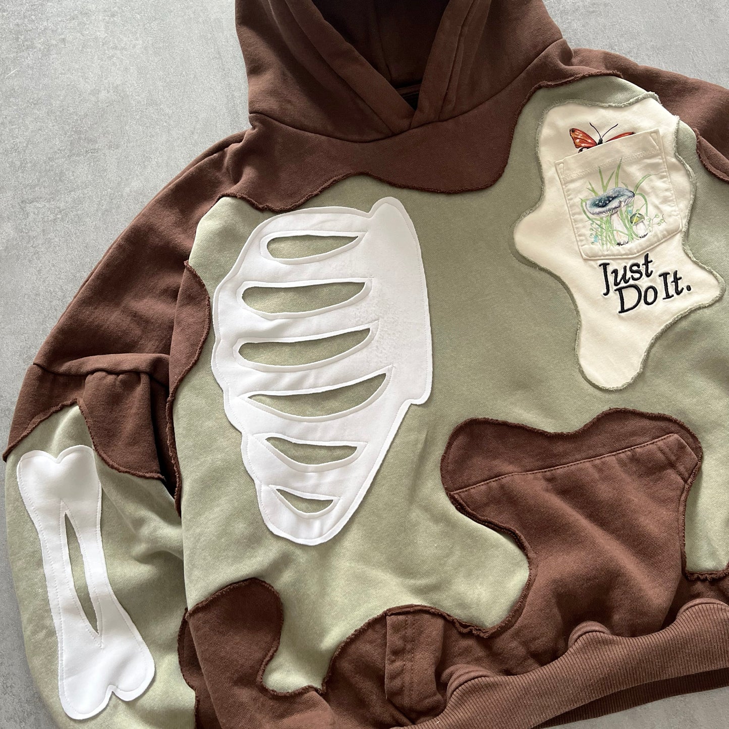 'BONES' HOODIE (w M)