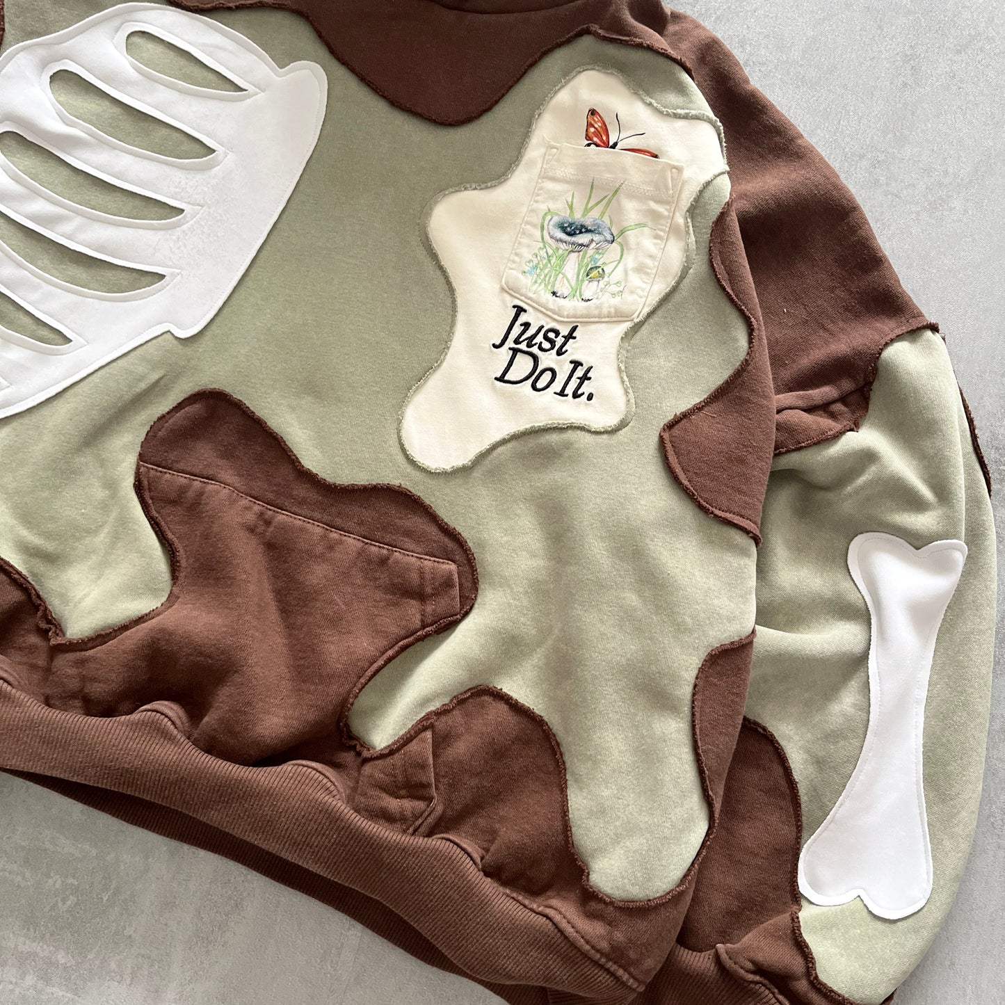 'BONES' HOODIE (w M)