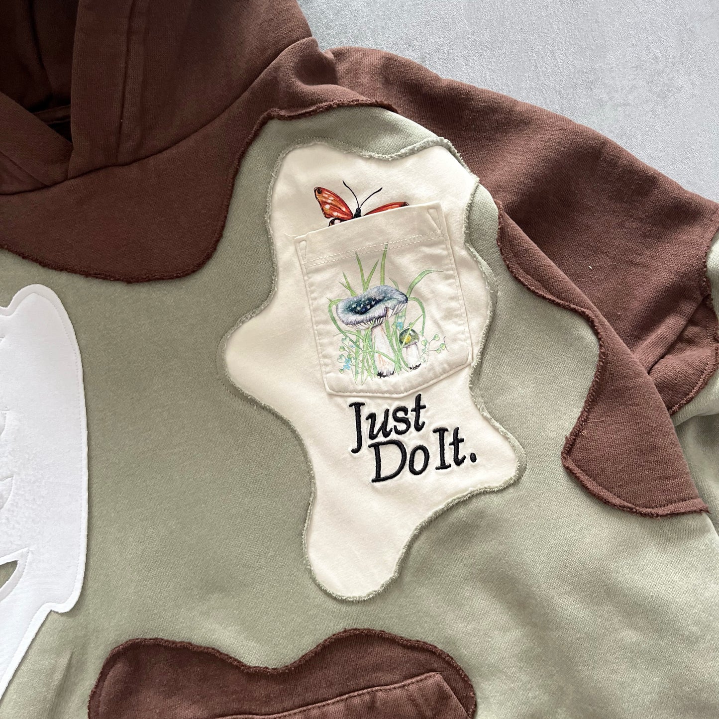 'BONES' HOODIE (w M)