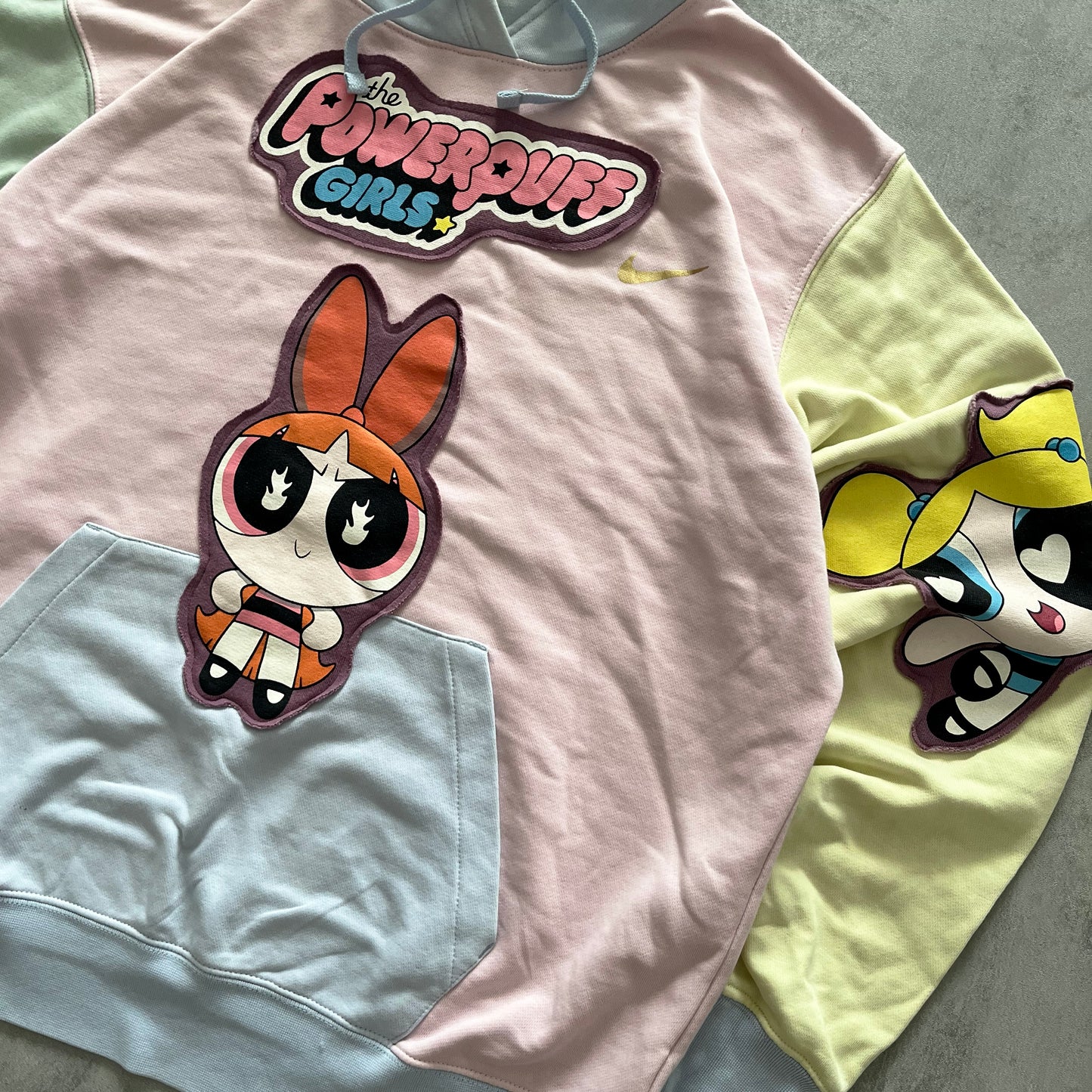 'POWER PUFF GIRLS' HOODIE (L)