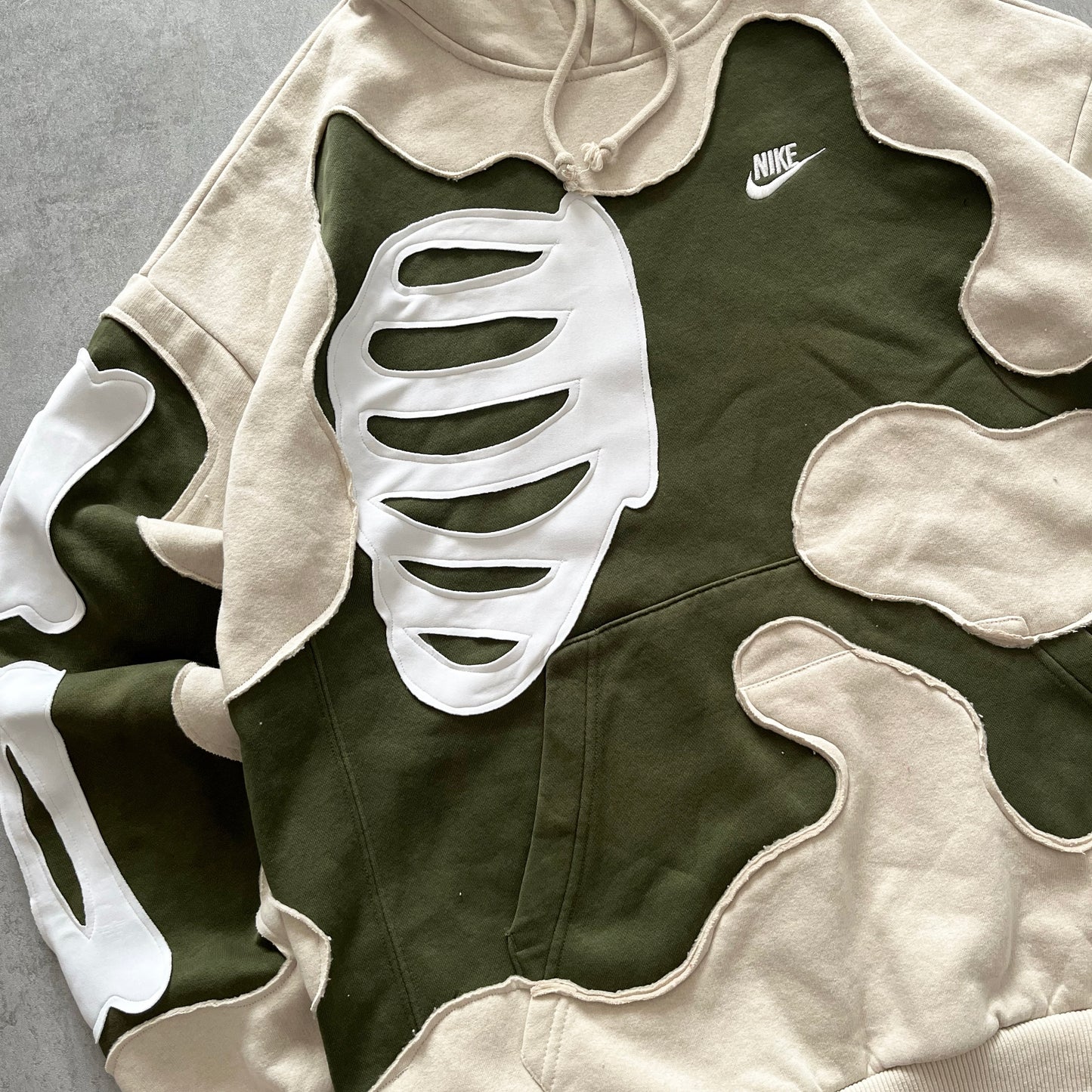 'ENERGY FLOWS' HOODIE (L)