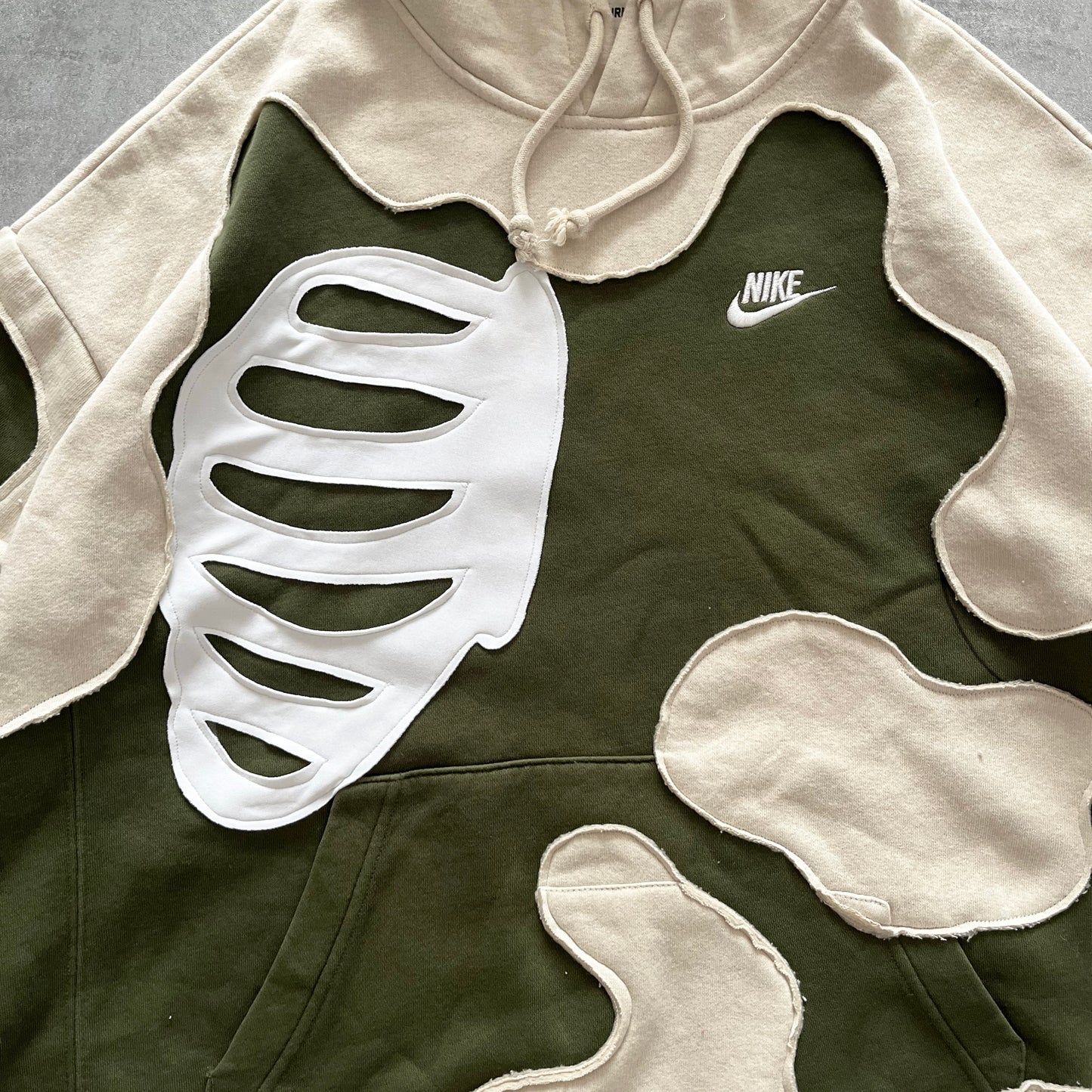 'ENERGY FLOWS' HOODIE (L)