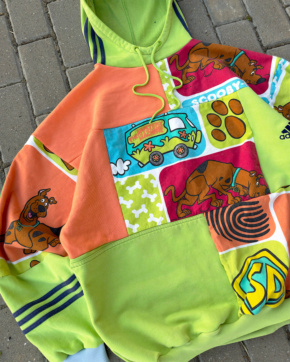 'MYSTERY MACHINE' PATCHOWRK HOODIE (XL)