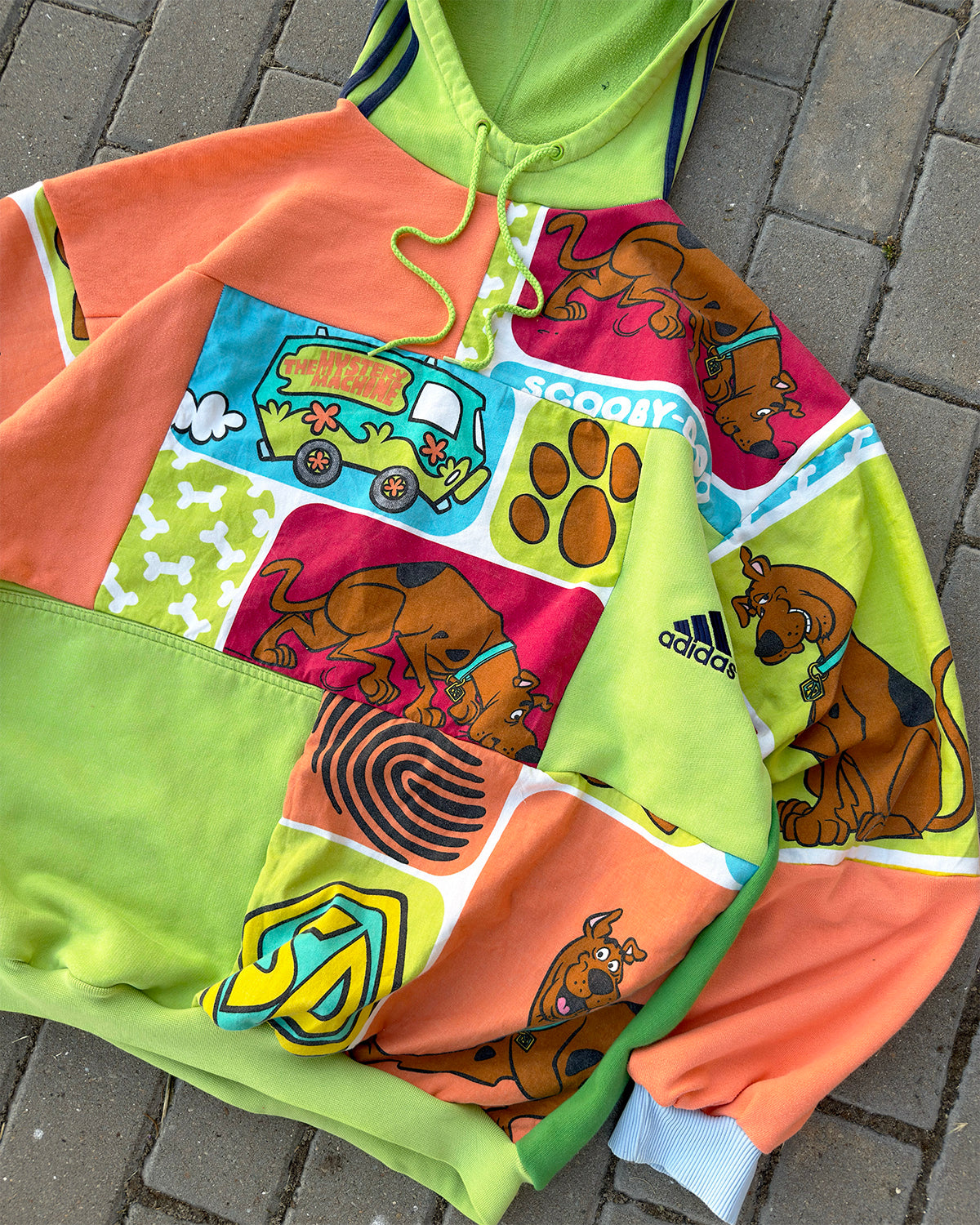 'MYSTERY MACHINE' PATCHOWRK HOODIE (XL)