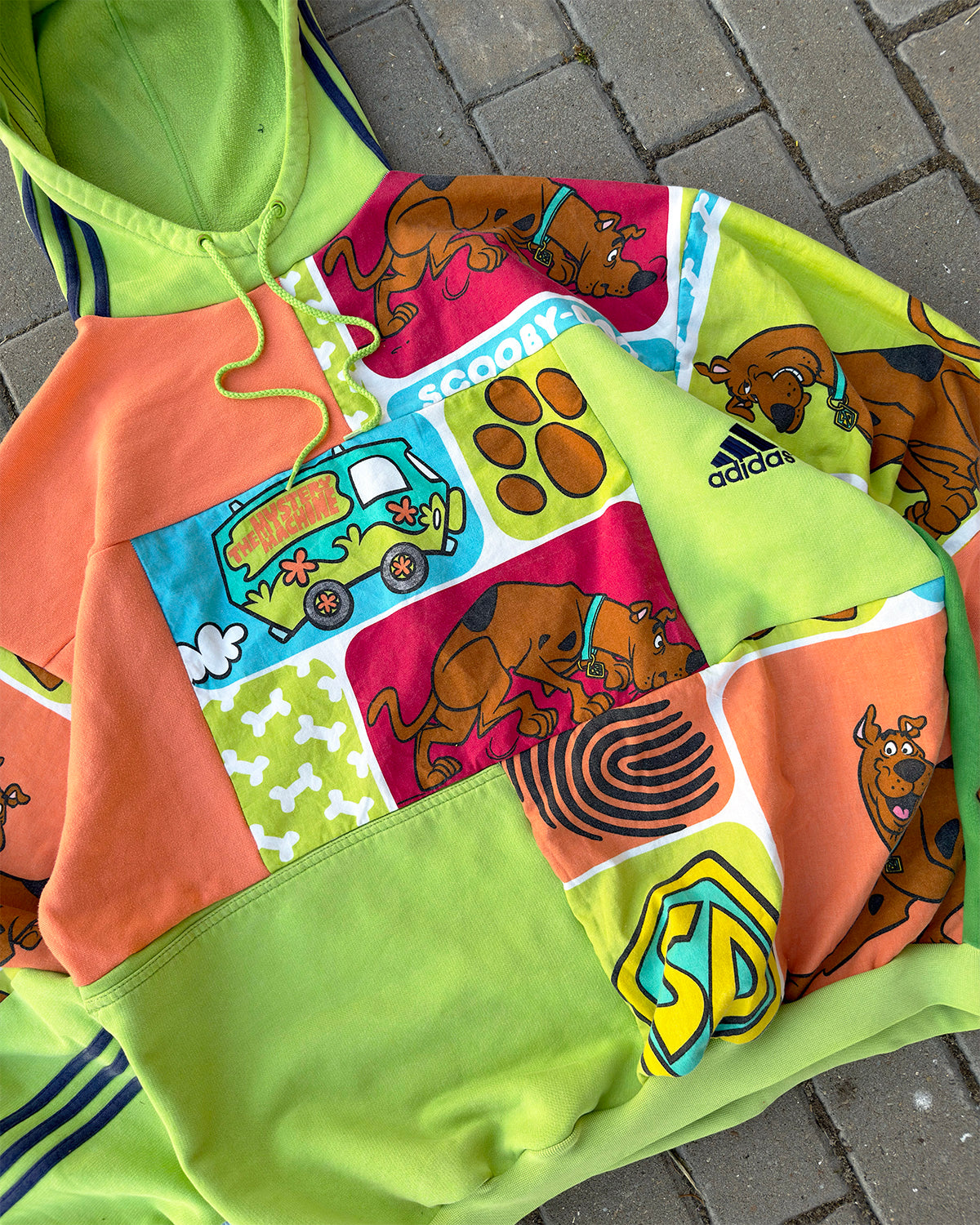 'MYSTERY MACHINE' PATCHOWRK HOODIE (XL)