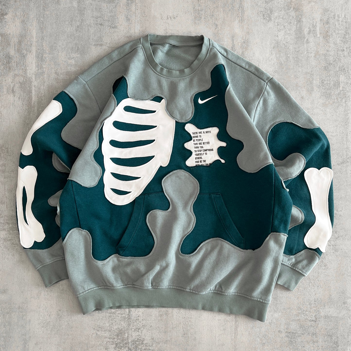 'BONES' SWEATSHIRT (L)