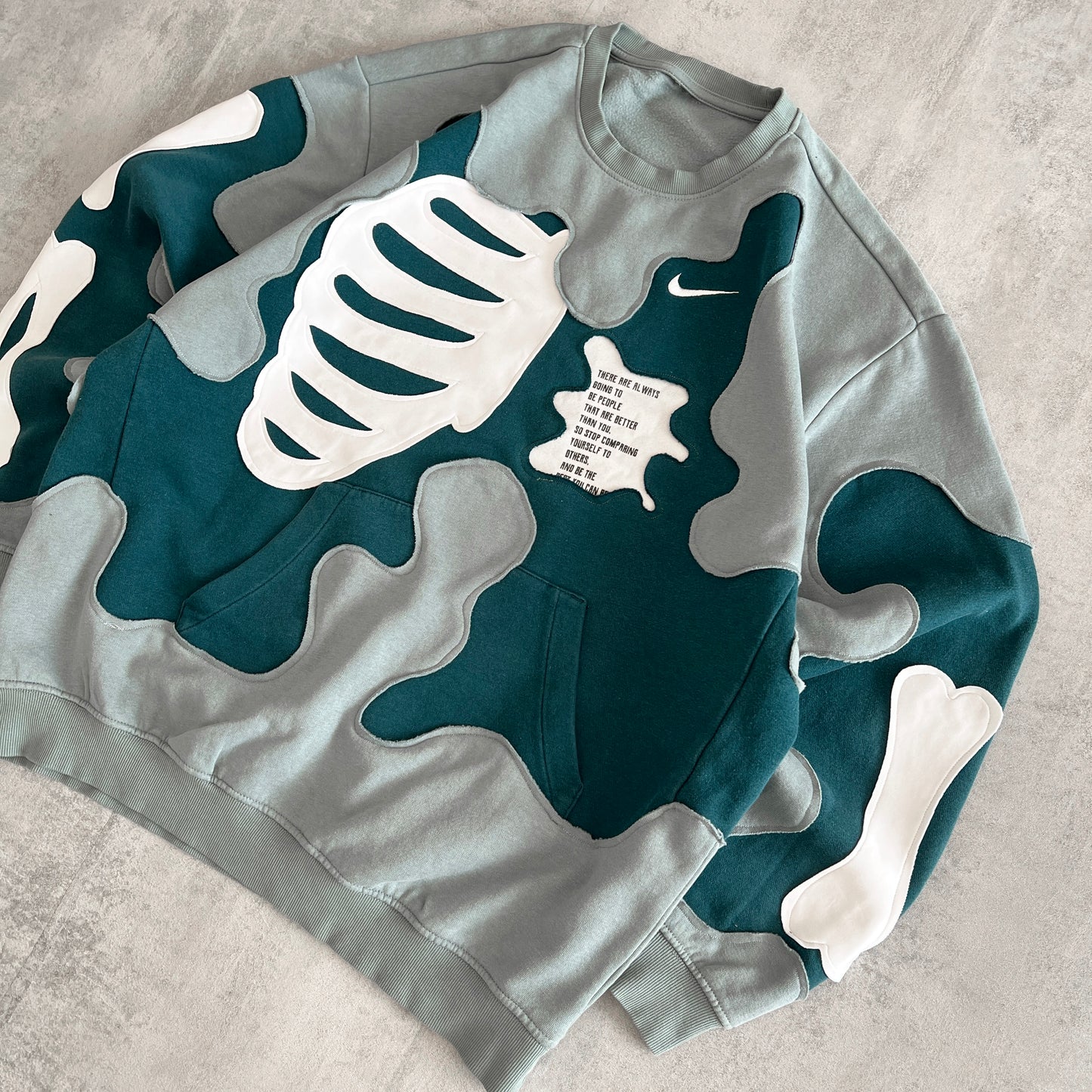 'BONES' SWEATSHIRT (L)