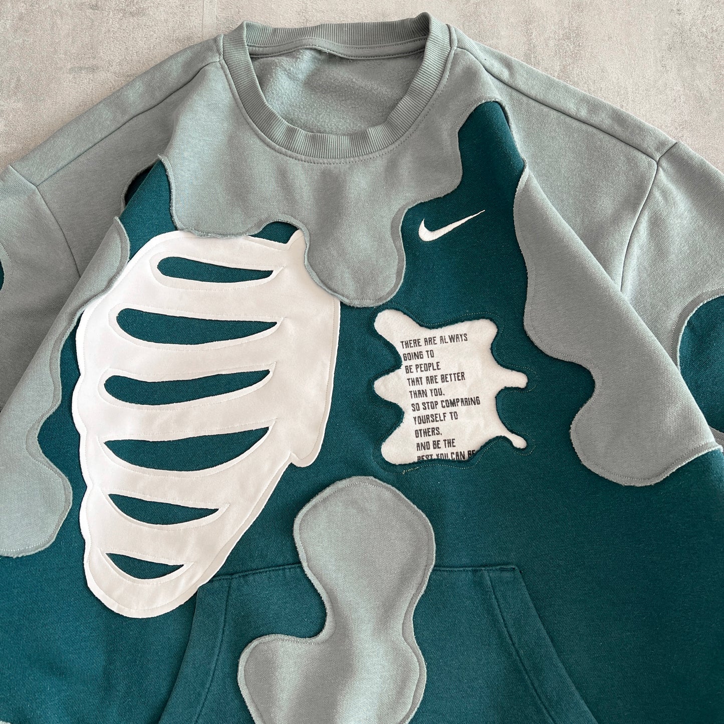 'BONES' SWEATSHIRT (L)