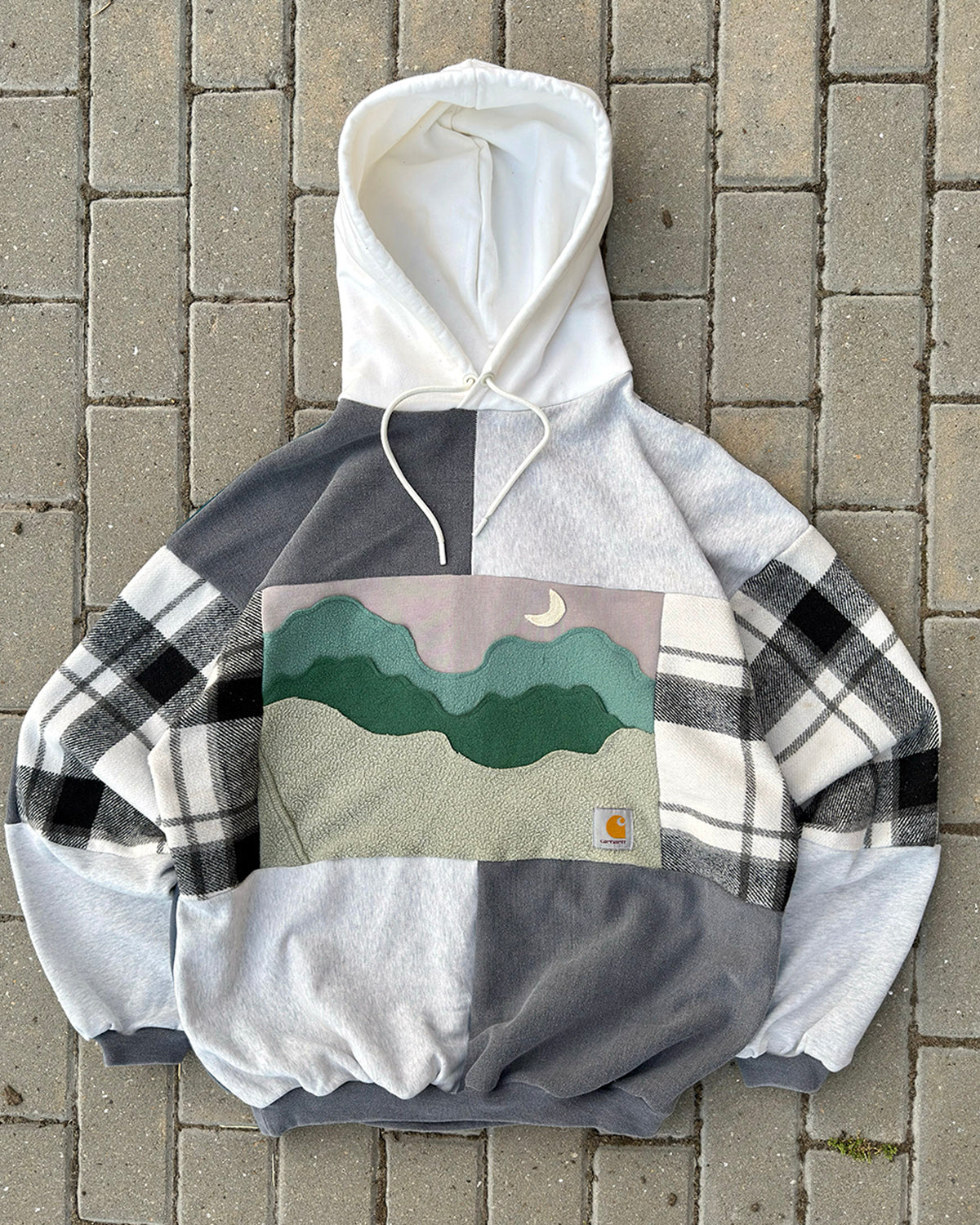 'MOUNTAINS' REWORKED HOODIE (XL)