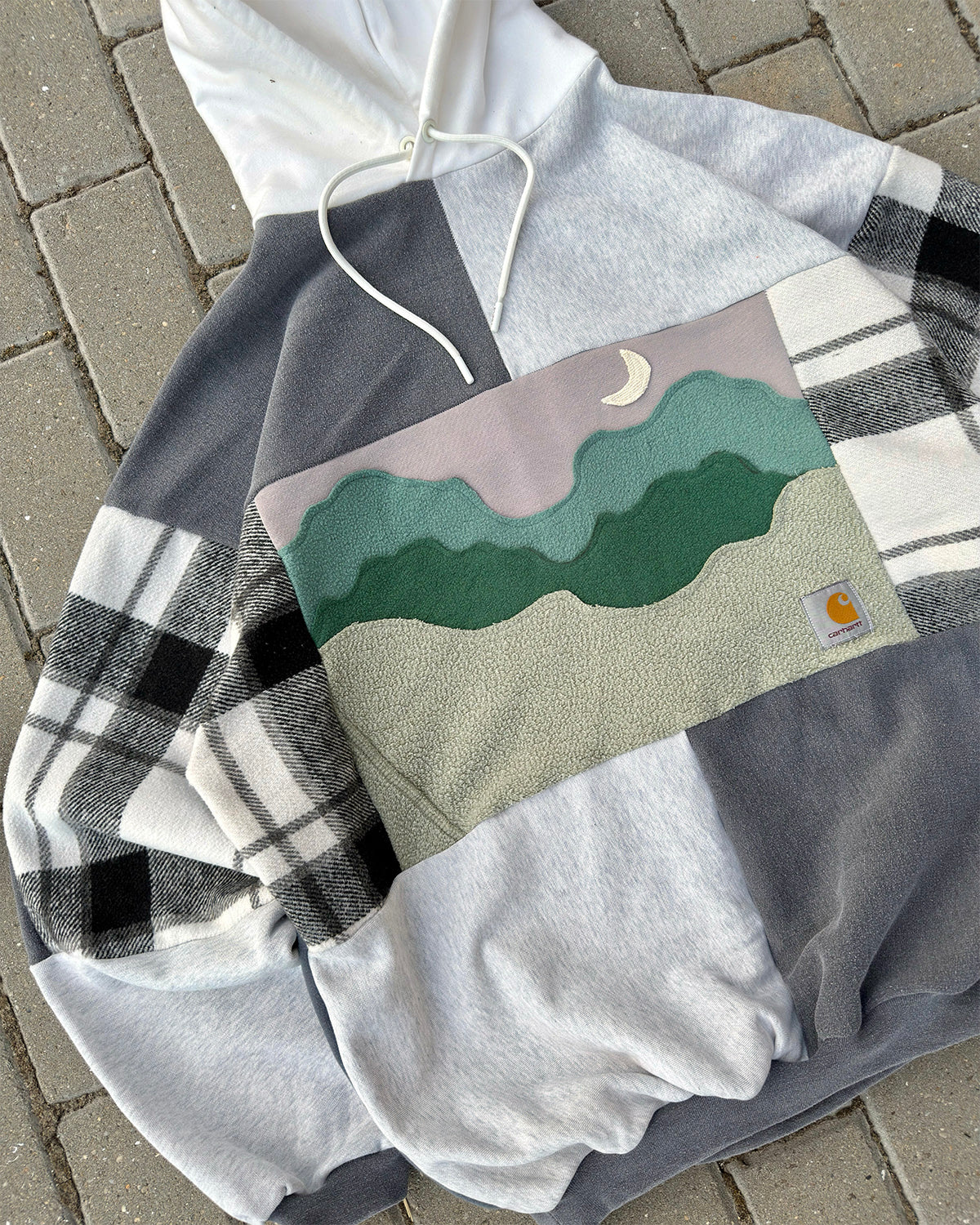 'MOUNTAINS' REWORKED HOODIE (XL)