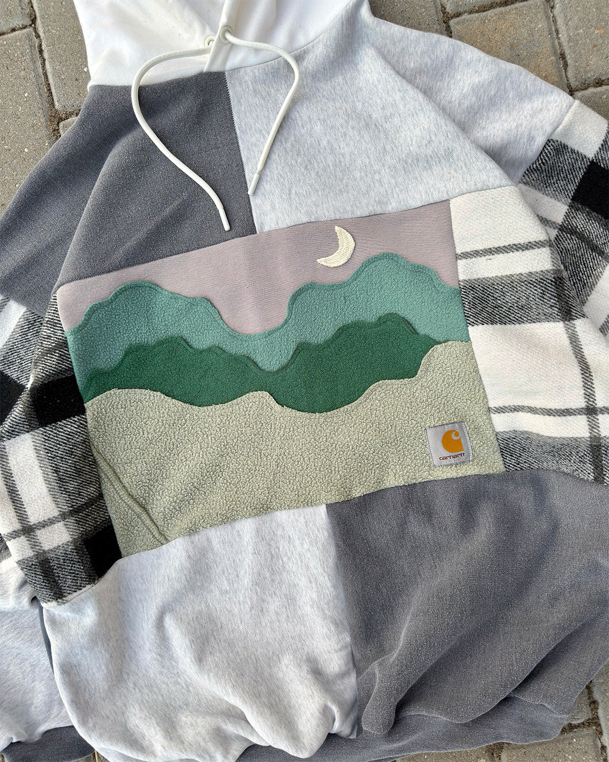 'MOUNTAINS' REWORKED HOODIE (XL)