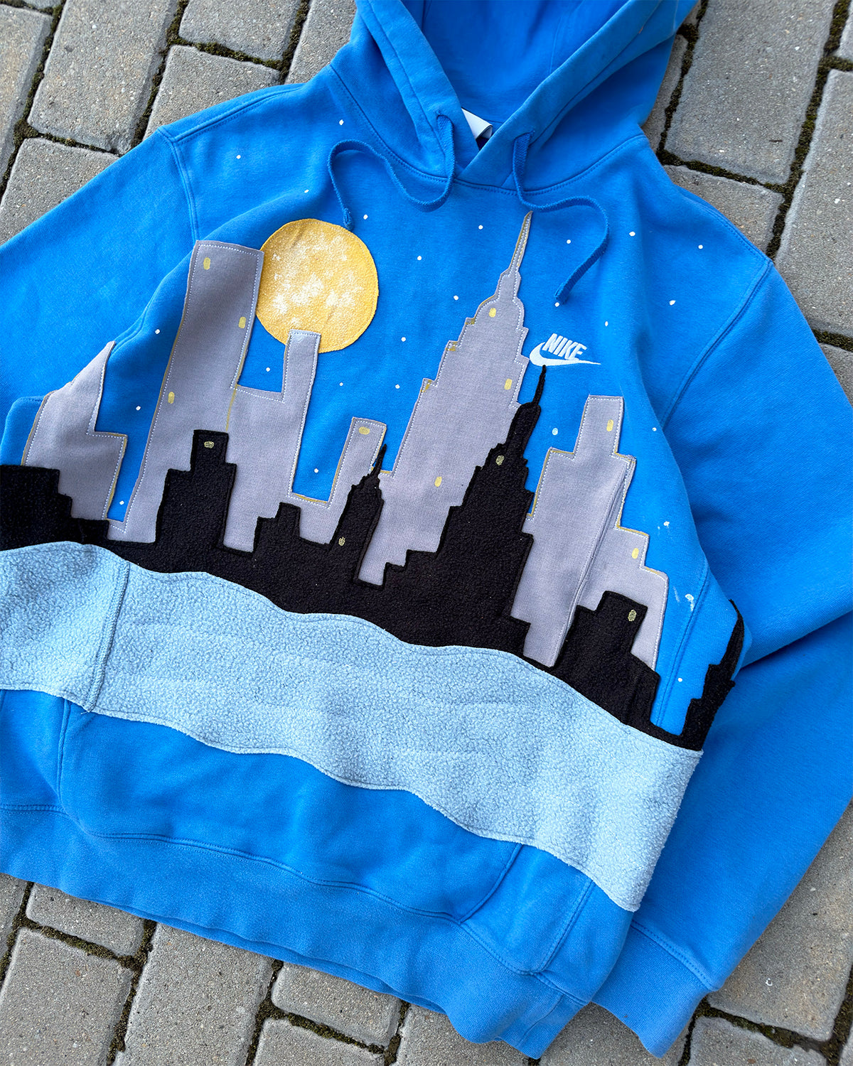 'SKYLINE' HOODIE (M)
