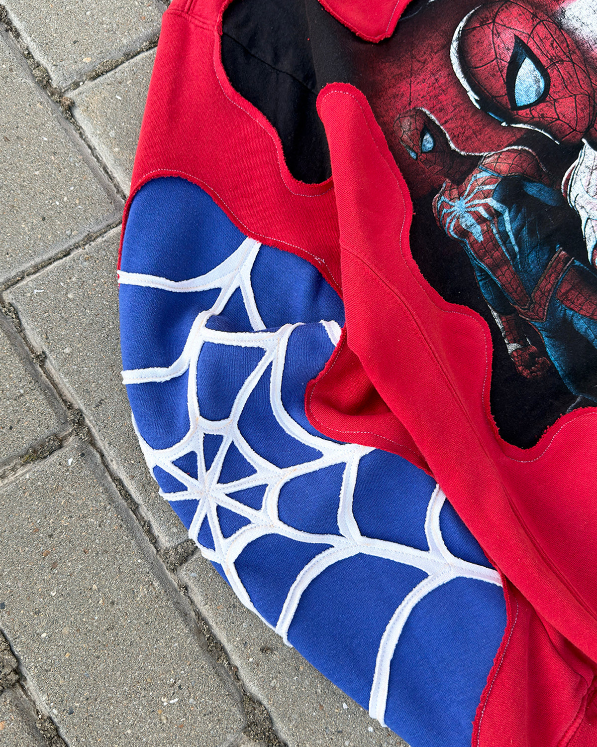 'SPIDER' SWEATSHIRT (M)
