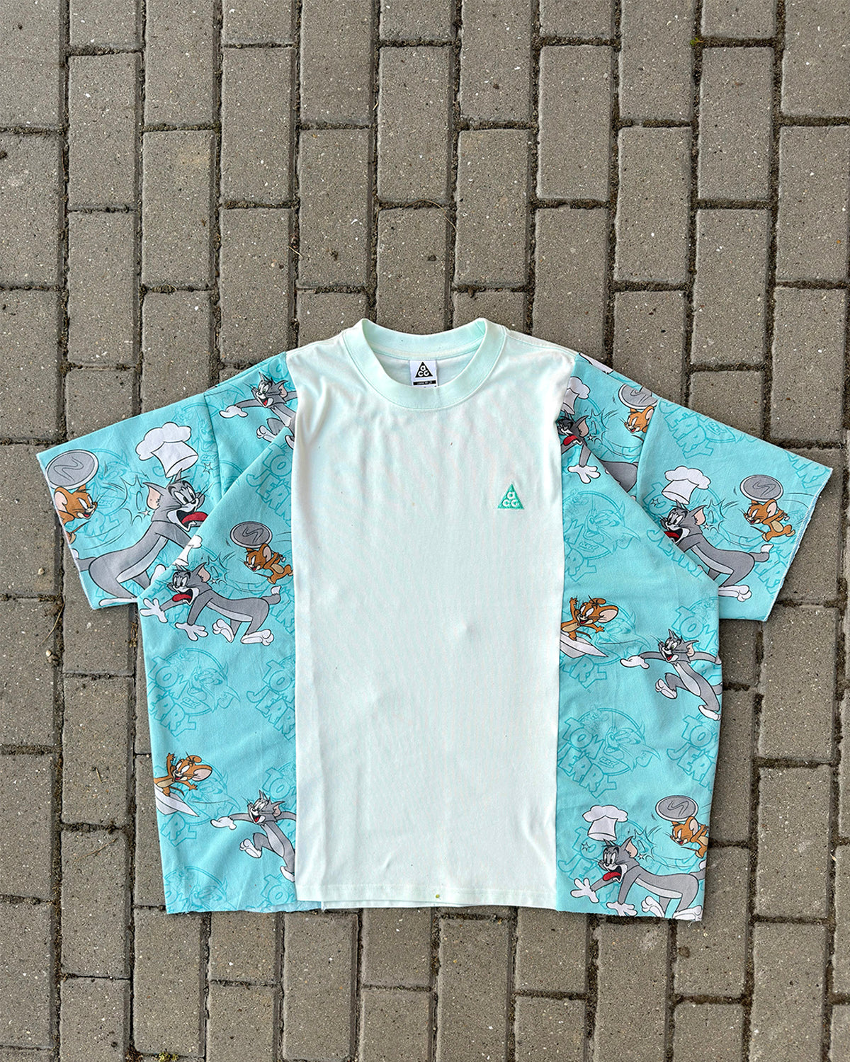 'CAT & MOUSE' T-SHIRT (XXL)