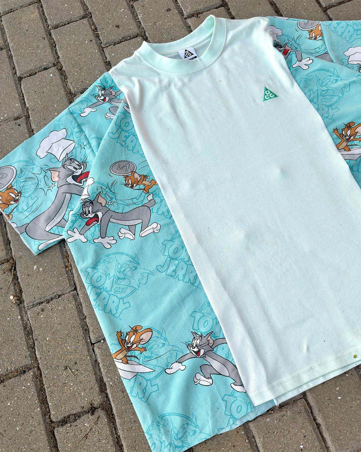 'CAT & MOUSE' T-SHIRT (XXL)
