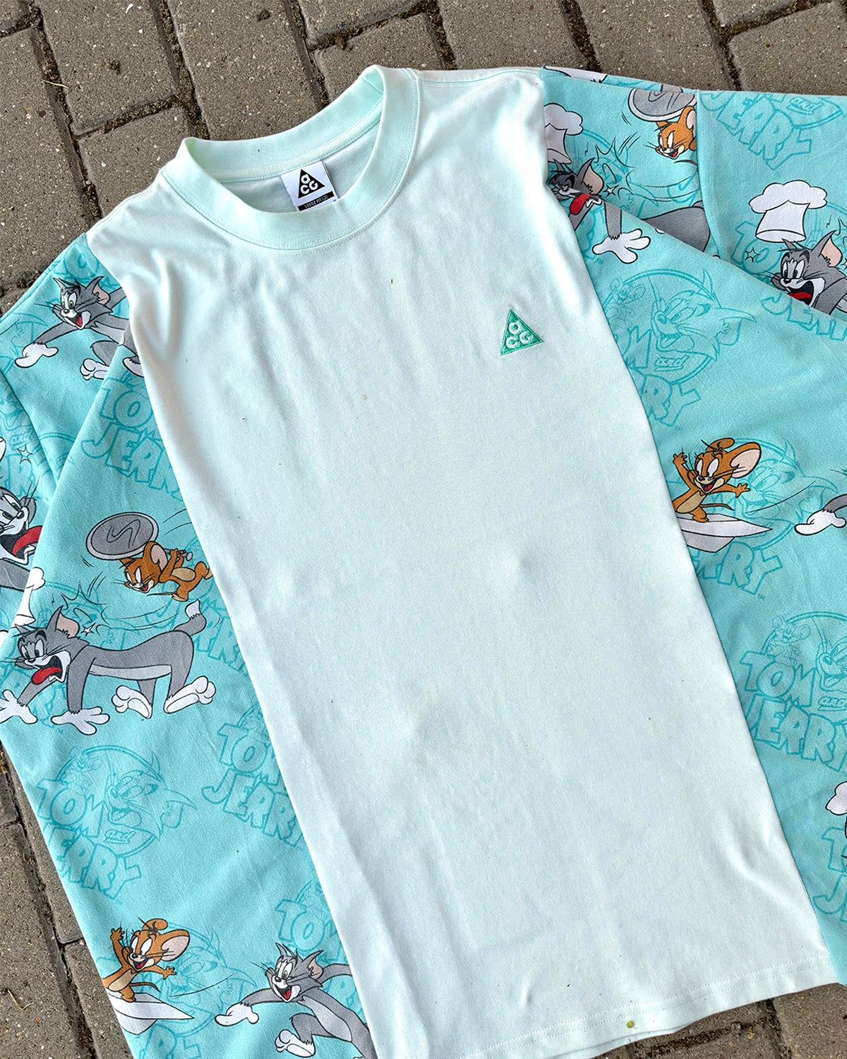 'CAT & MOUSE' T-SHIRT (XXL)
