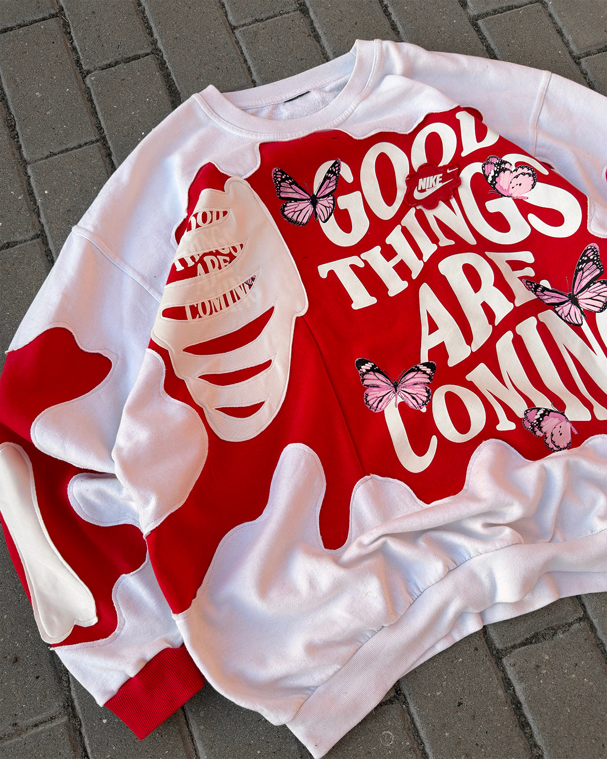 'GOOD THINGS ARE COMING' SWEATSHIRT (XXL)