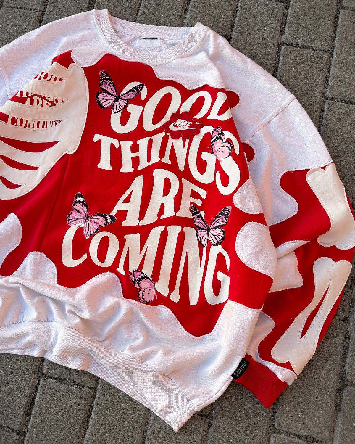 'GOOD THINGS ARE COMING' SWEATSHIRT (XXL)