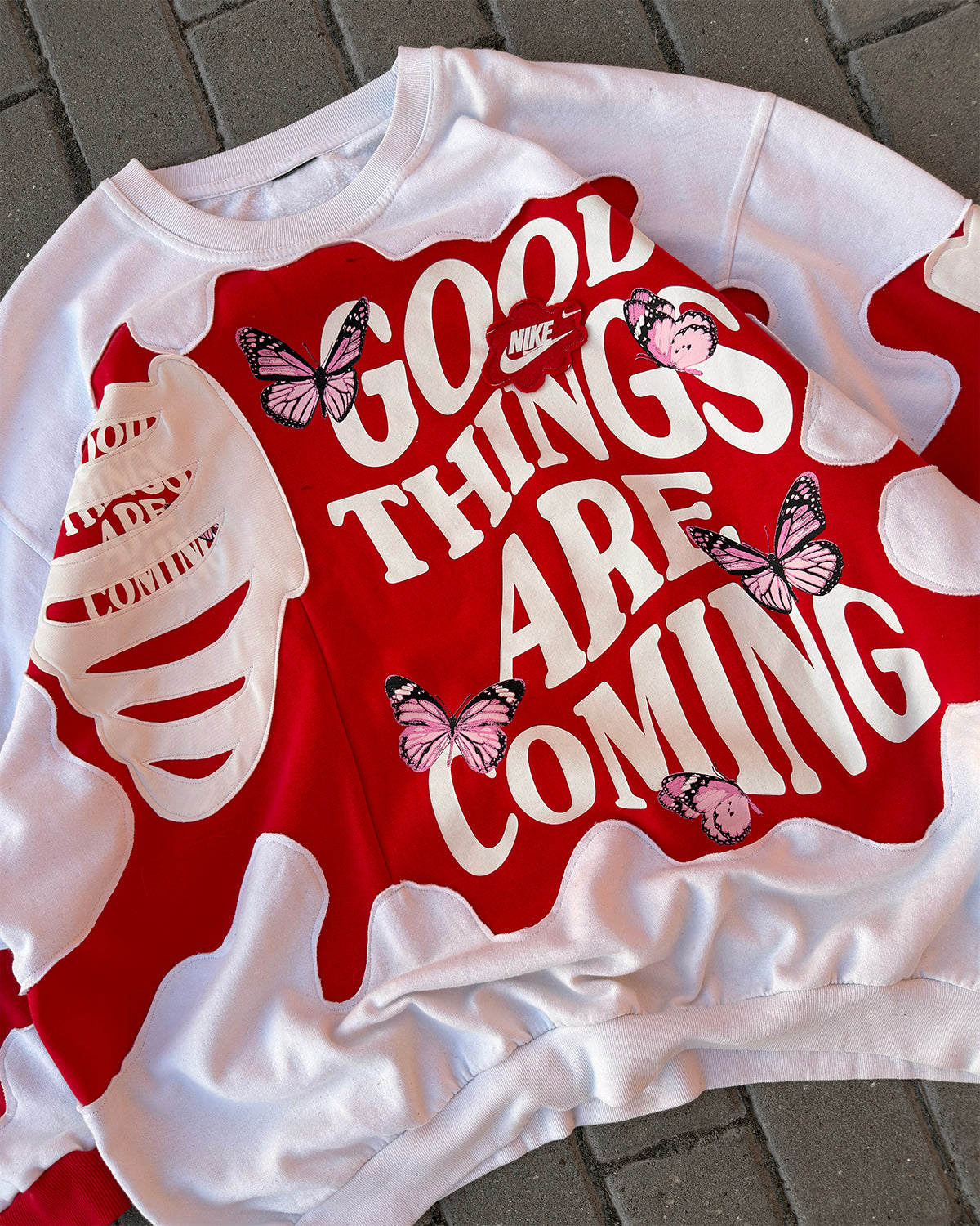 'GOOD THINGS ARE COMING' SWEATSHIRT (XXL)