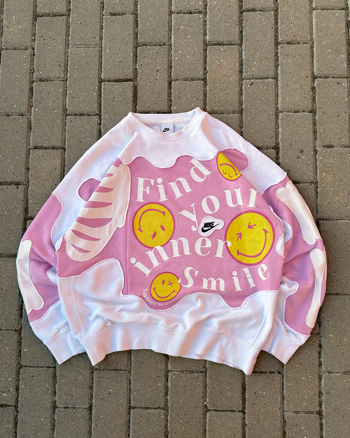 'FIND YOUR INNER SMILE' SWEATSHIRT (L)