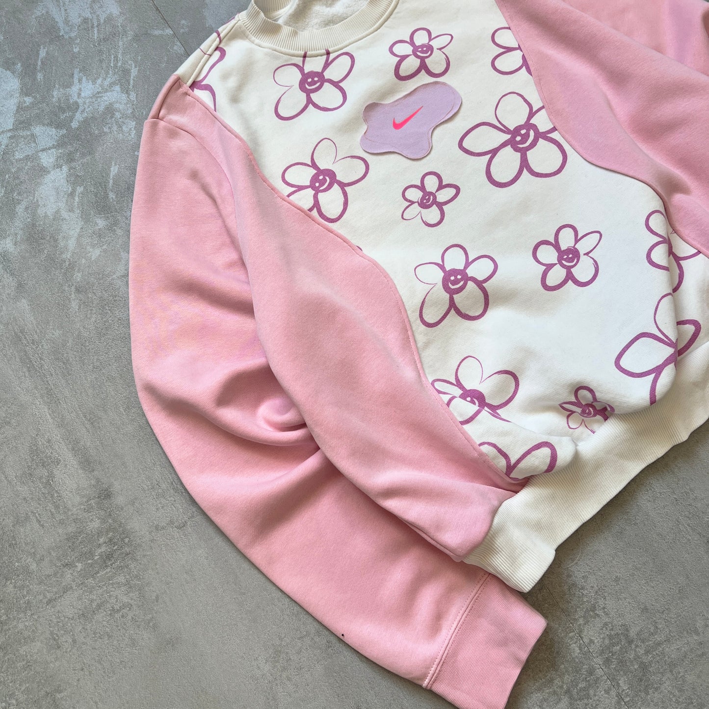 'SMILING FLOWERS' SWEATSHIRT (w M)