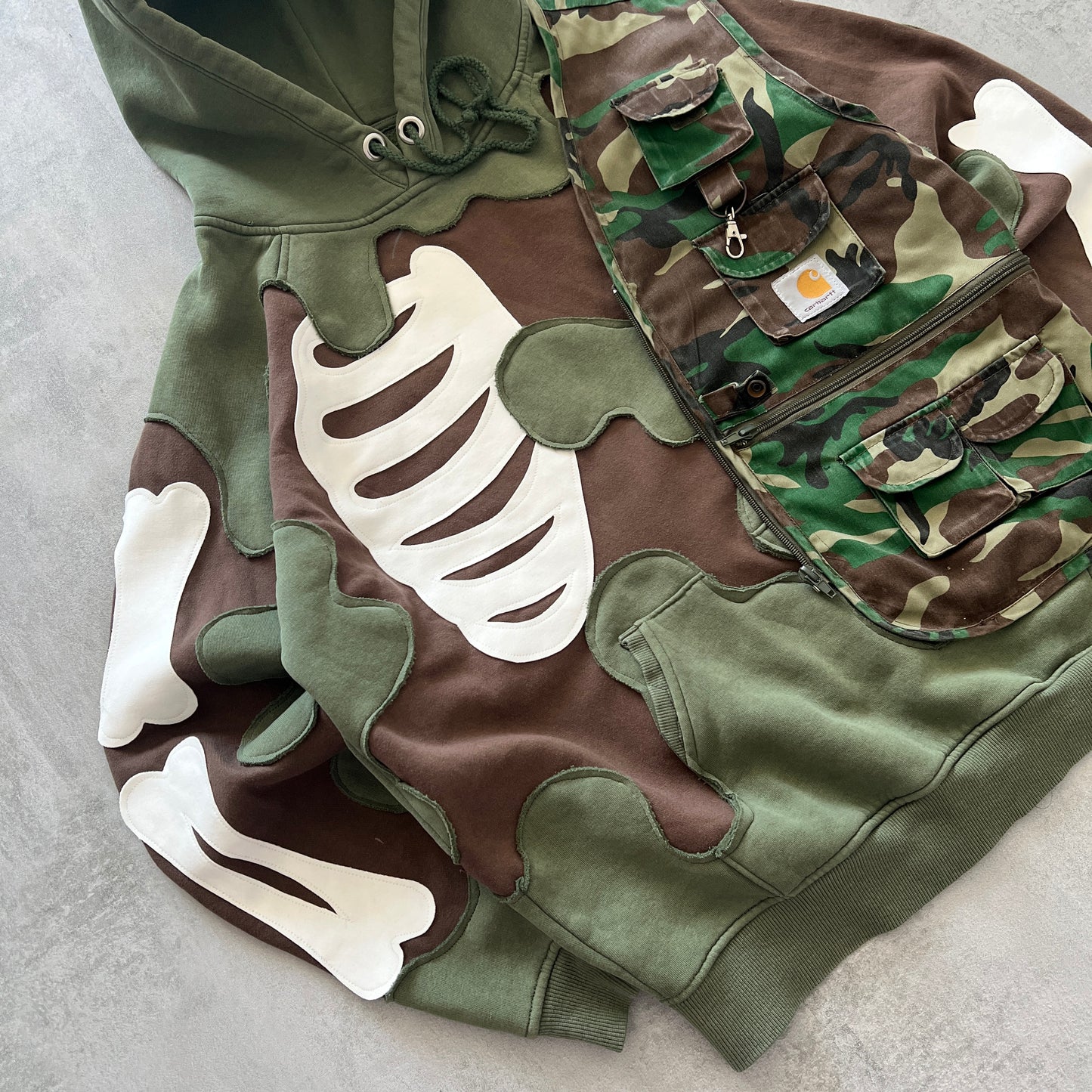 'CAMO BONES' HOODIE (M)