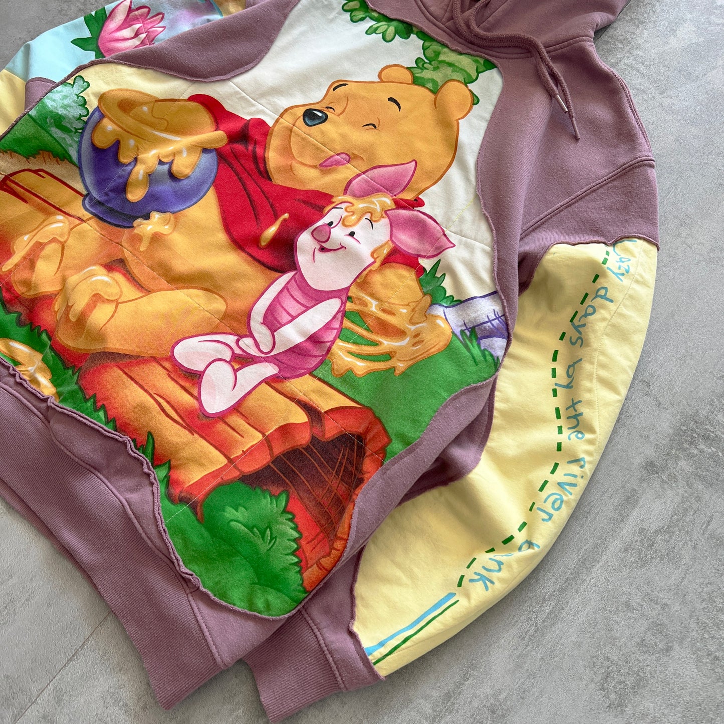 'FRIENDS FOREVER' HOODIE (M)