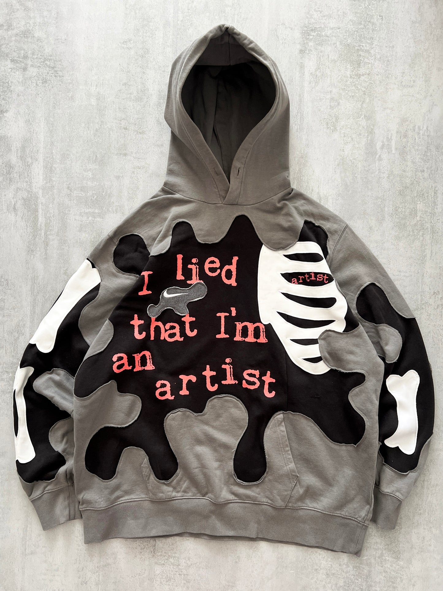 'I LIED THAT I'M AN ARTIST' HOODIE (XL)
