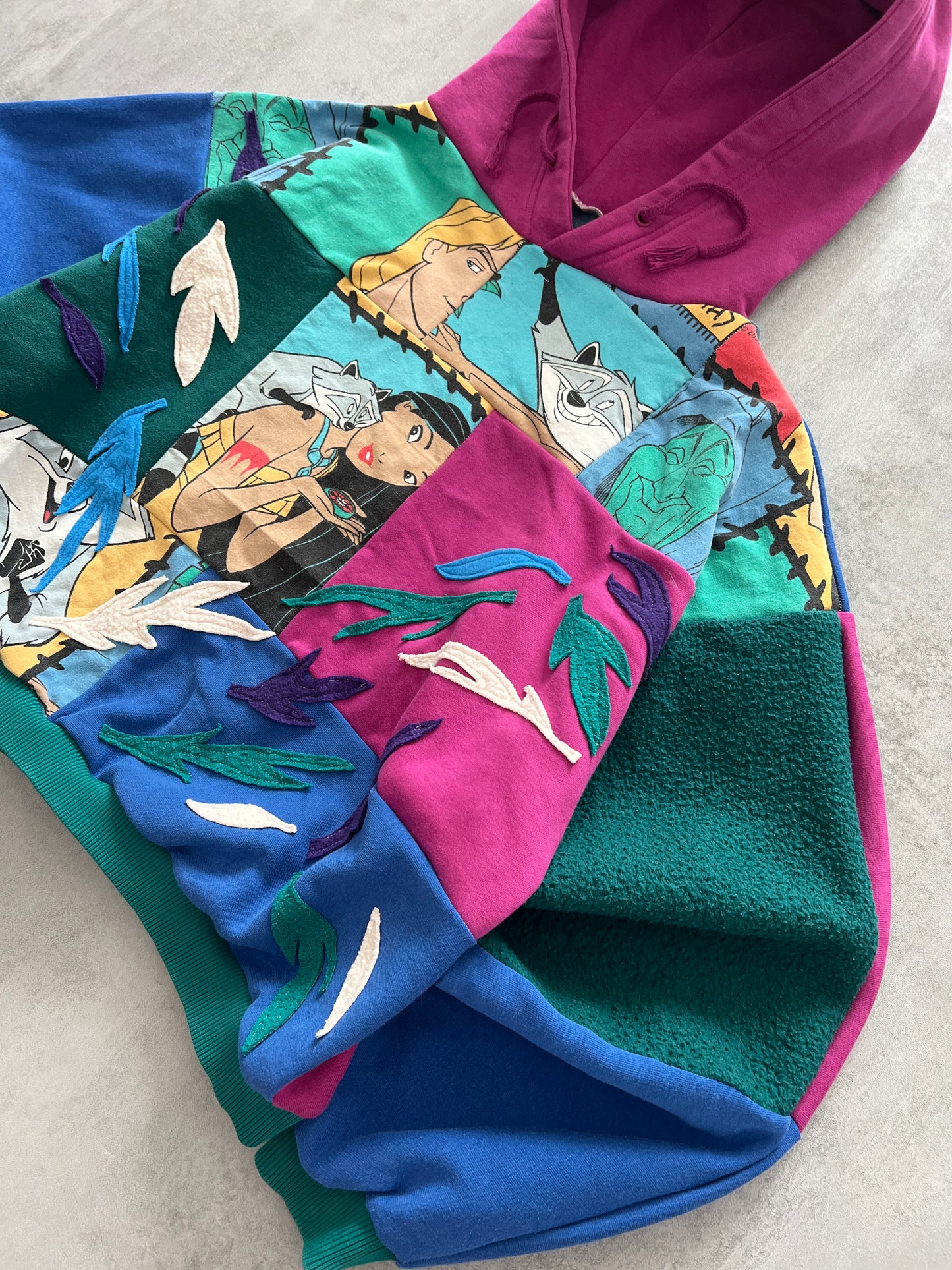 'COLORS OF THE WIND' PATCHWORK CROPPED HOODIE (w M)