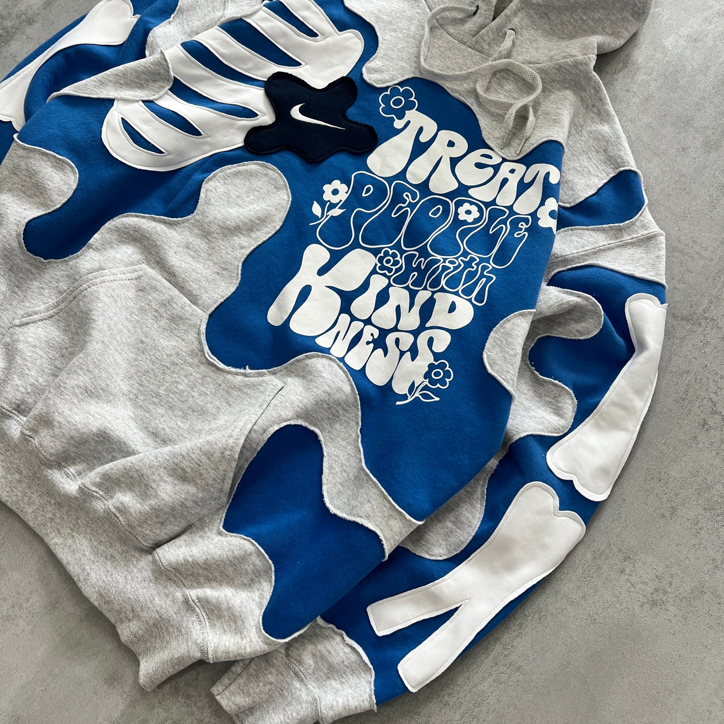 'TREAT PEOPLE WITH KINDNESS' HOODIE (XL)