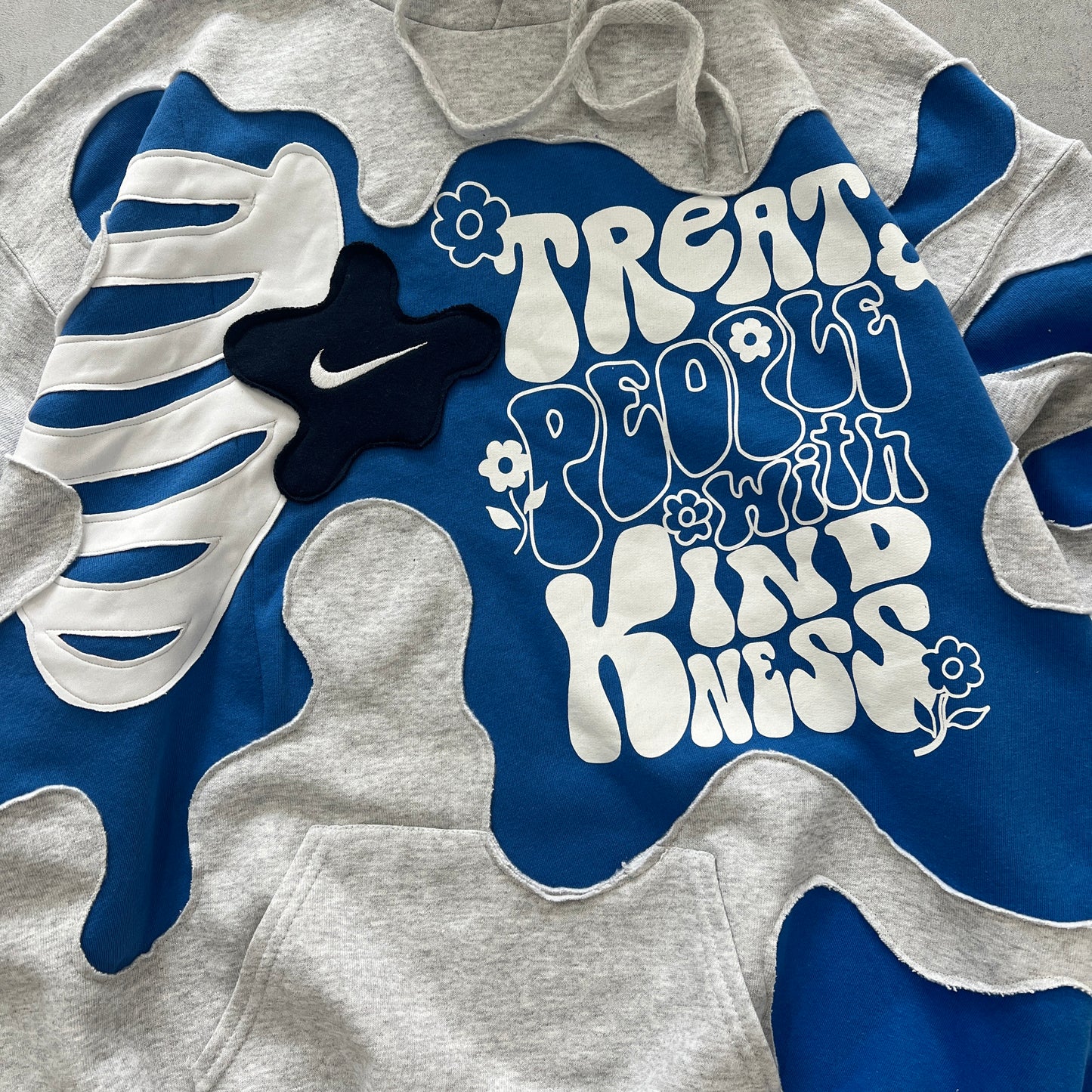 'TREAT PEOPLE WITH KINDNESS' HOODIE (XL)