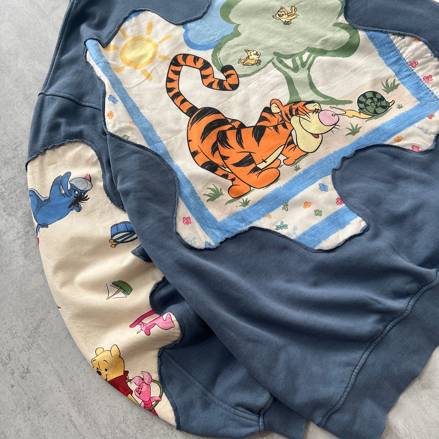 'FRIENDS FOREVER' HOODIE (L)