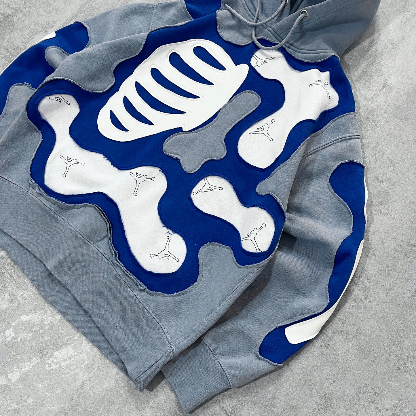 'BONES' HOODIE (S)