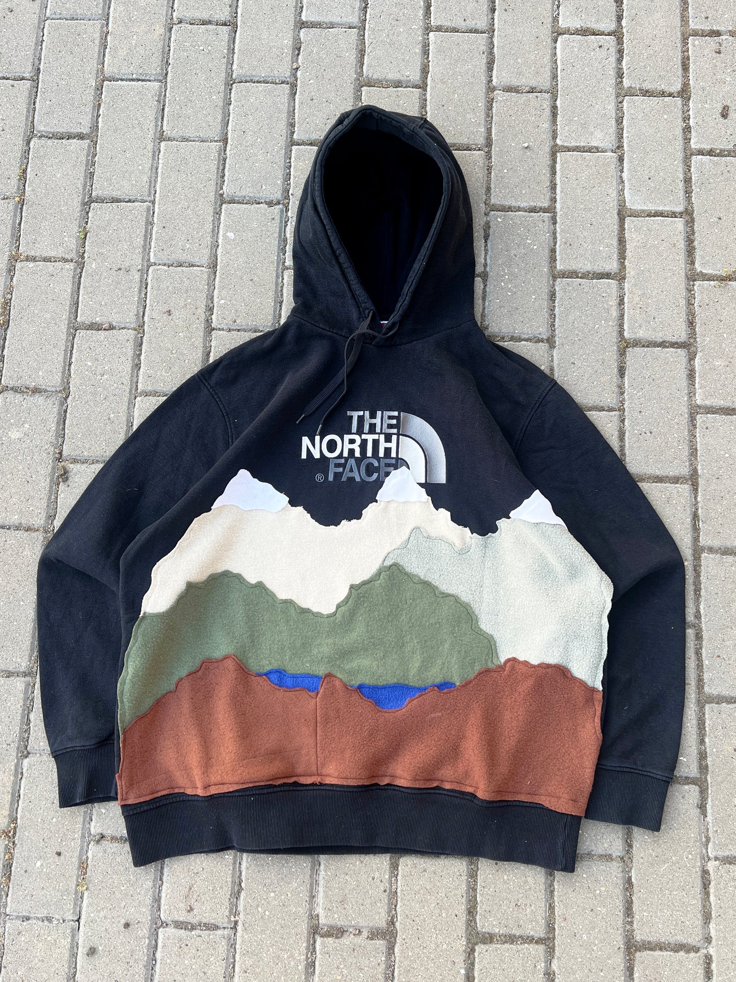 'MOUNTAINS' HOODIE (XXL)