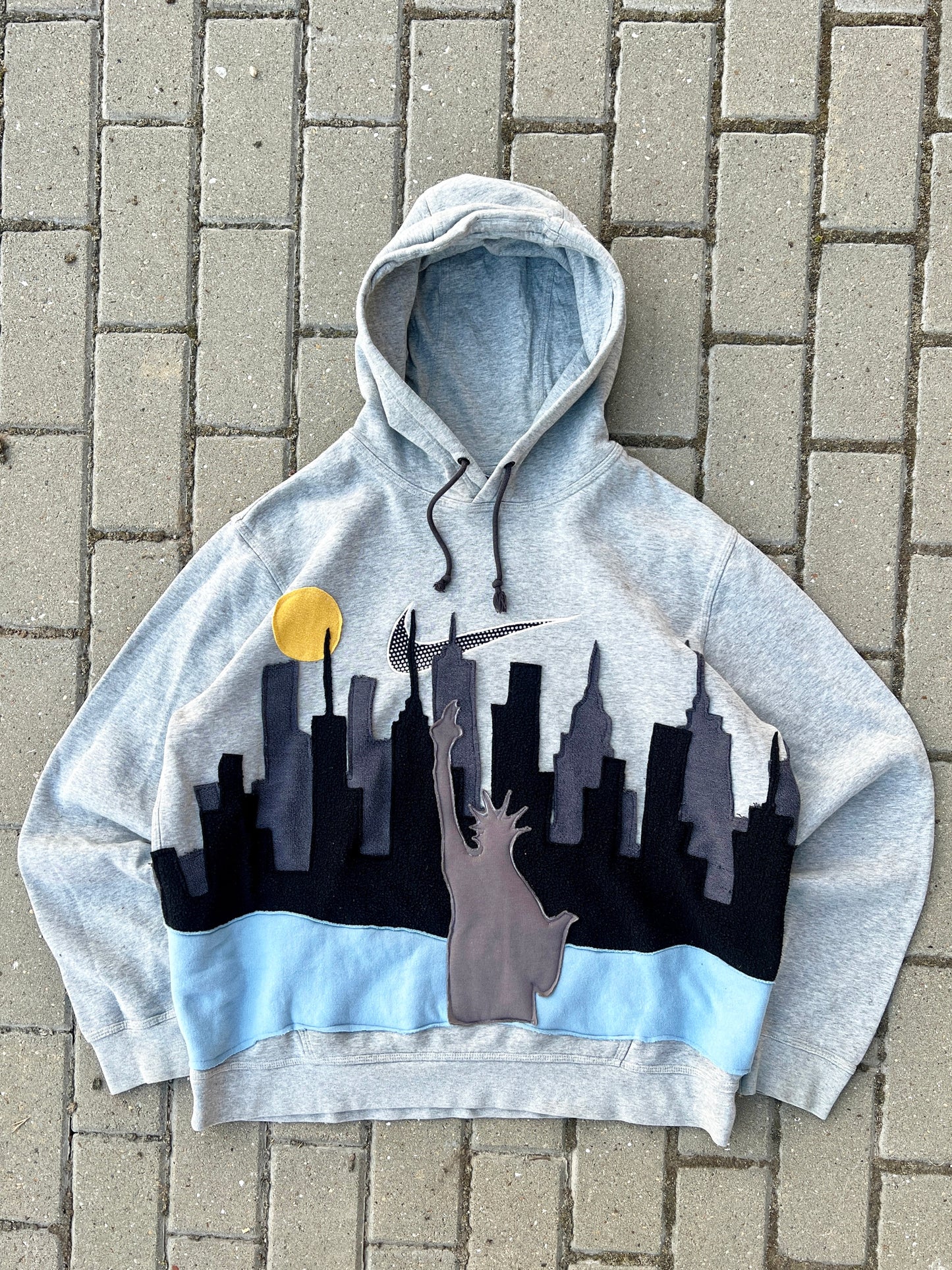 'LIBERTY SKYLINE' HOODIE (XL)
