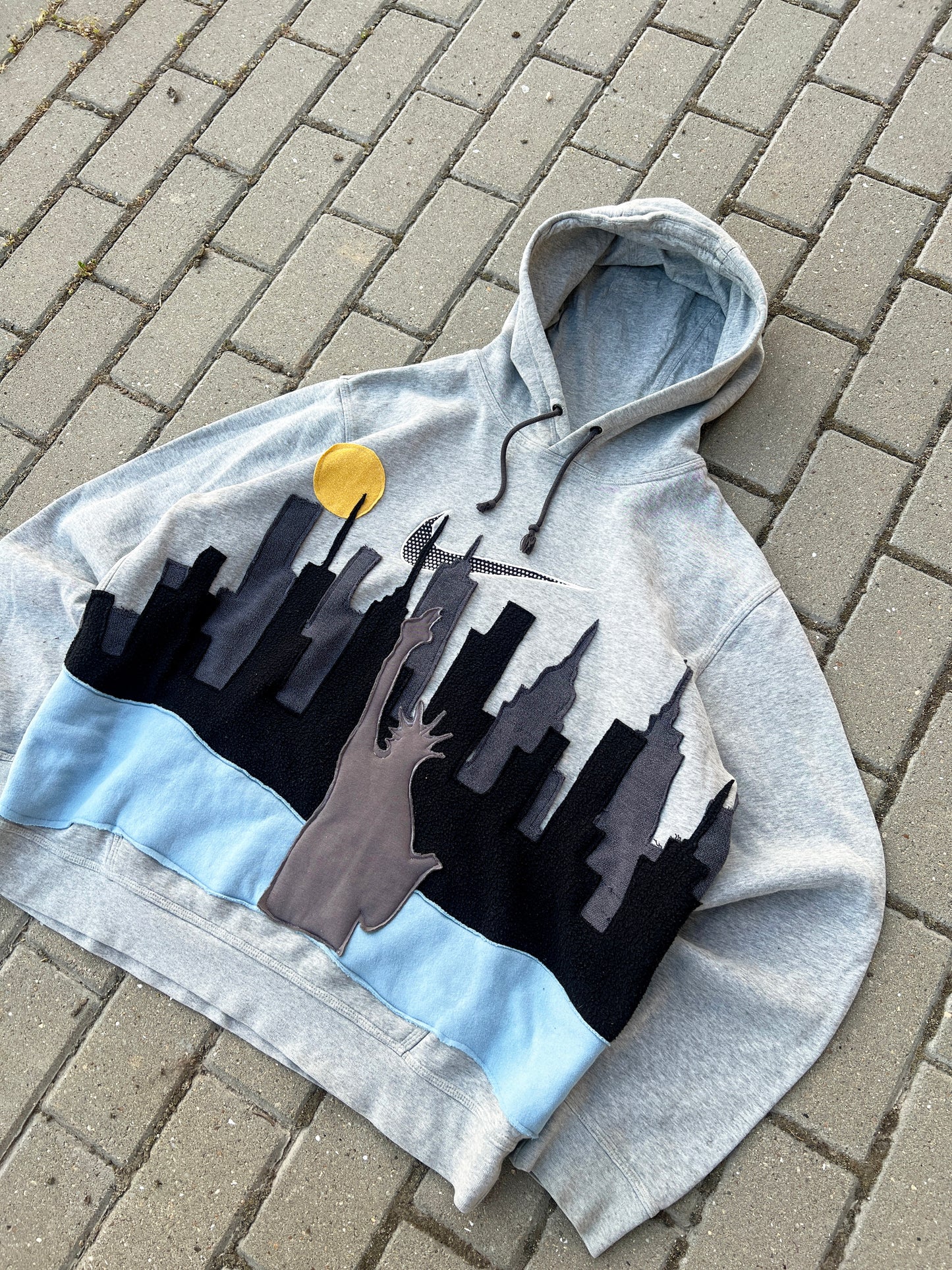'LIBERTY SKYLINE' HOODIE (XL)