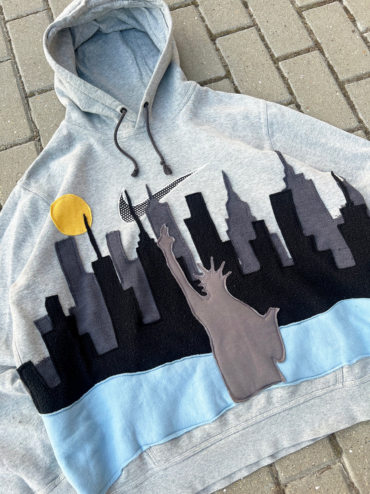 'LIBERTY SKYLINE' HOODIE (XL)