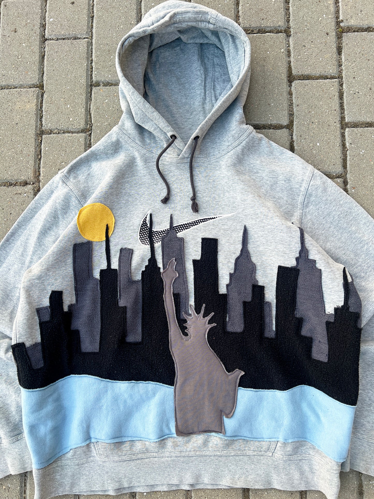 'LIBERTY SKYLINE' HOODIE (XL)
