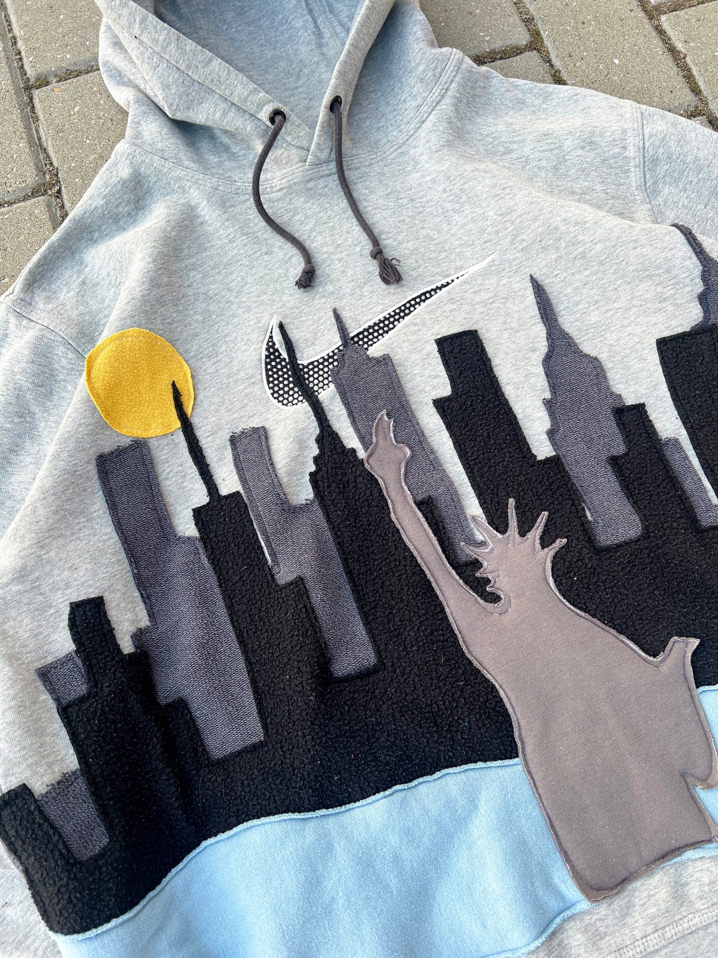 'LIBERTY SKYLINE' HOODIE (XL)