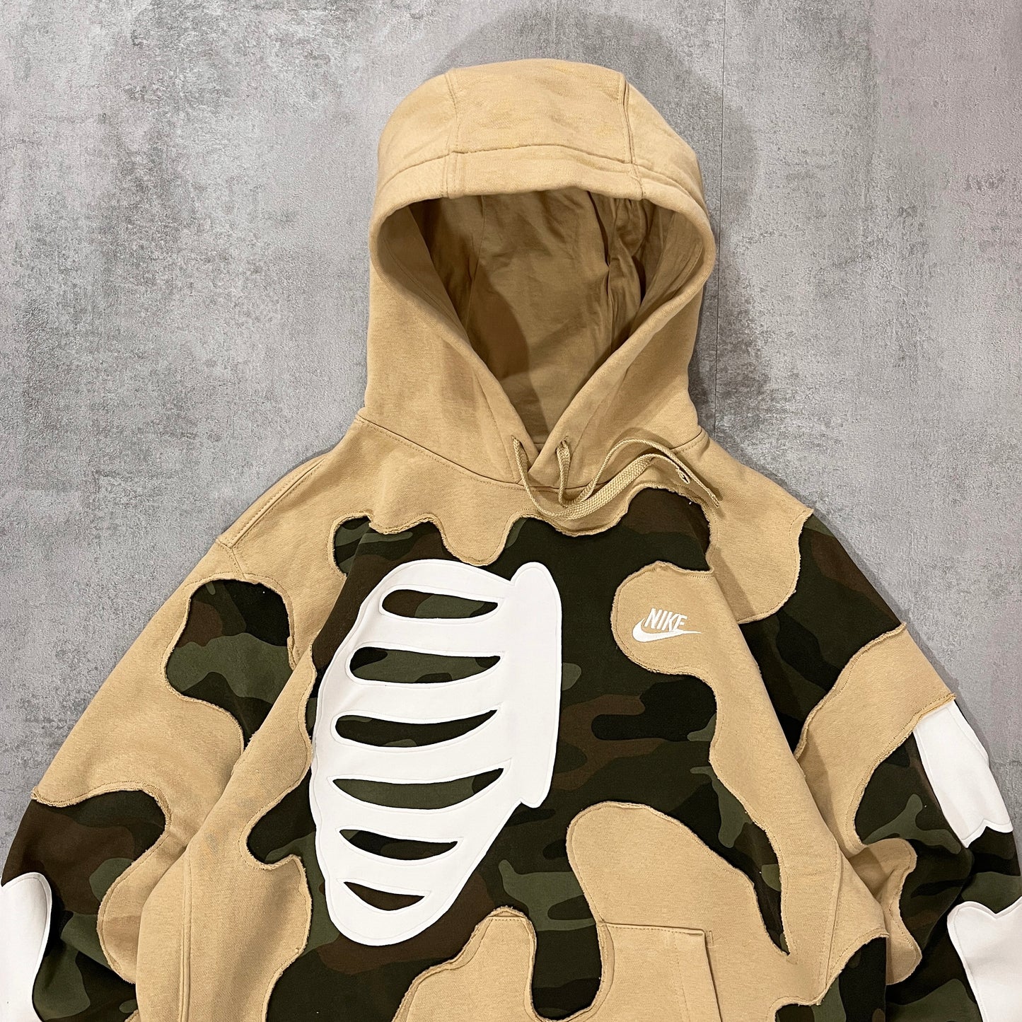 'BONES' HOODIE (M)