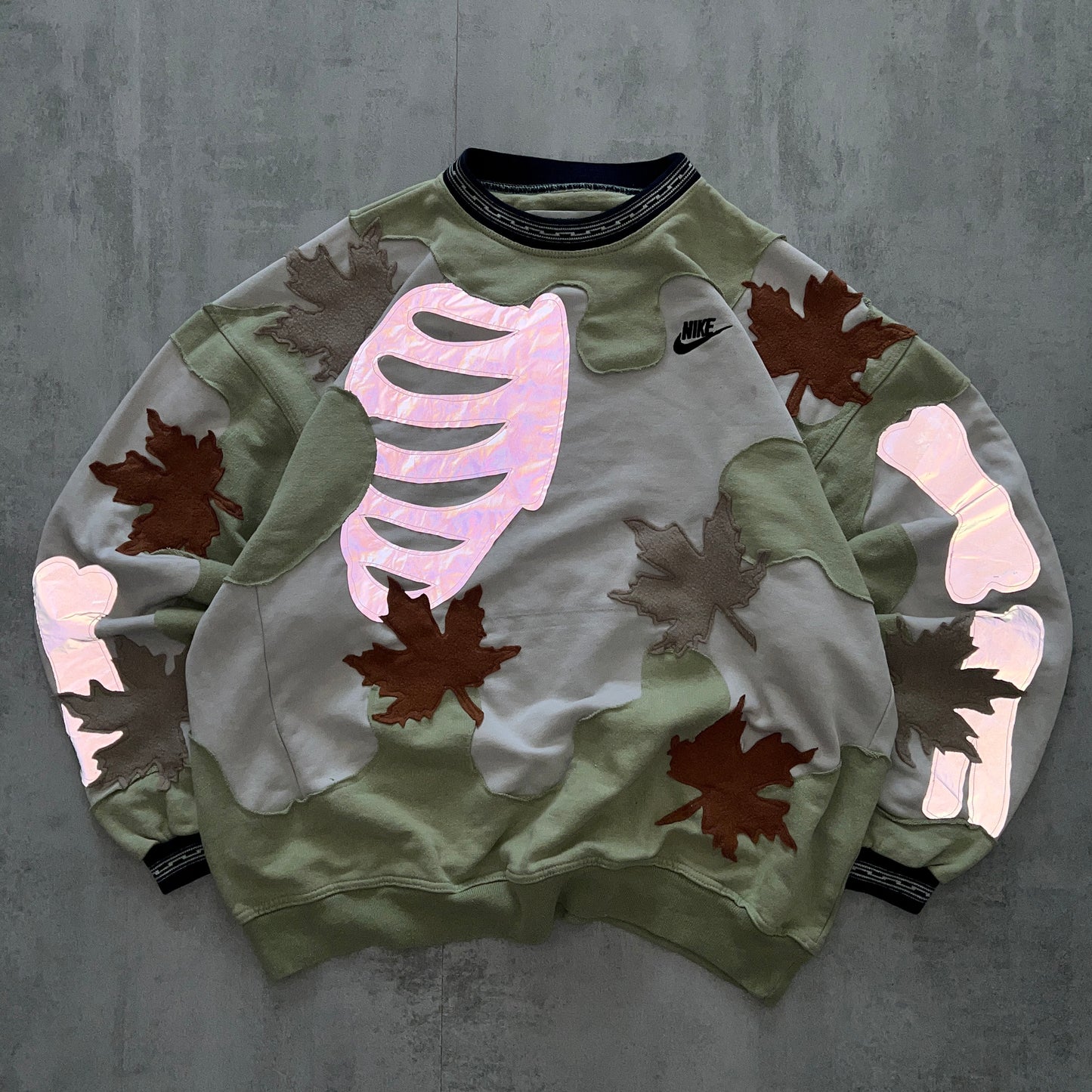 'LEAVES' REFLECTIVE VINTAGE SWEATSHIRT (L)
