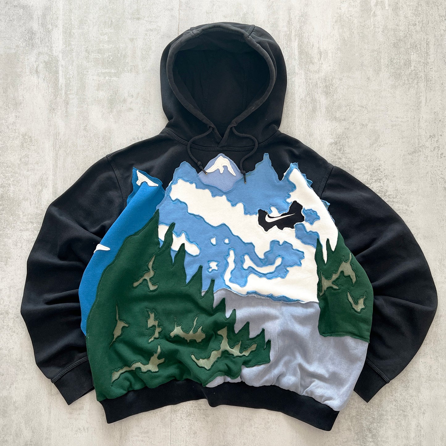'MOUNTAINS' HOODIE (XL)