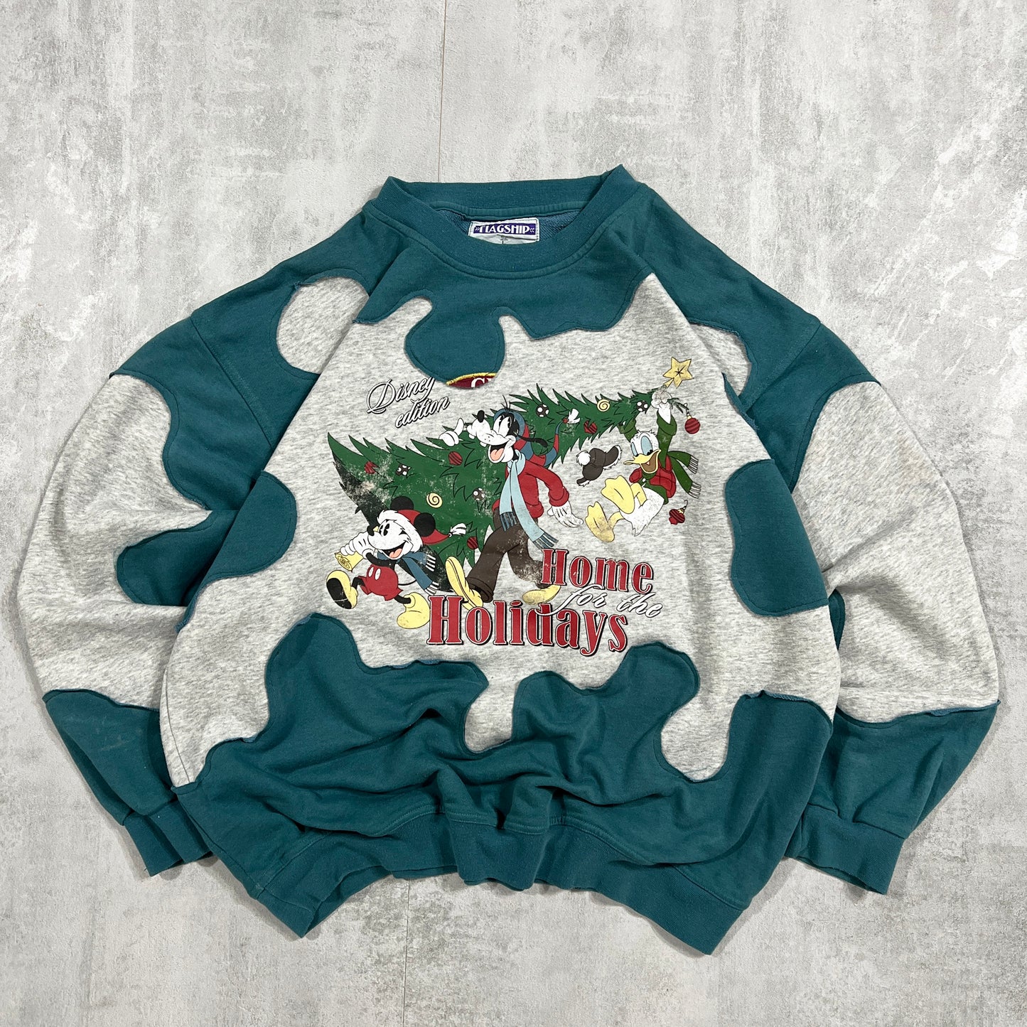 'HAPPY HOLIDAYS' VINTAGE SWEATSHIRT (M)