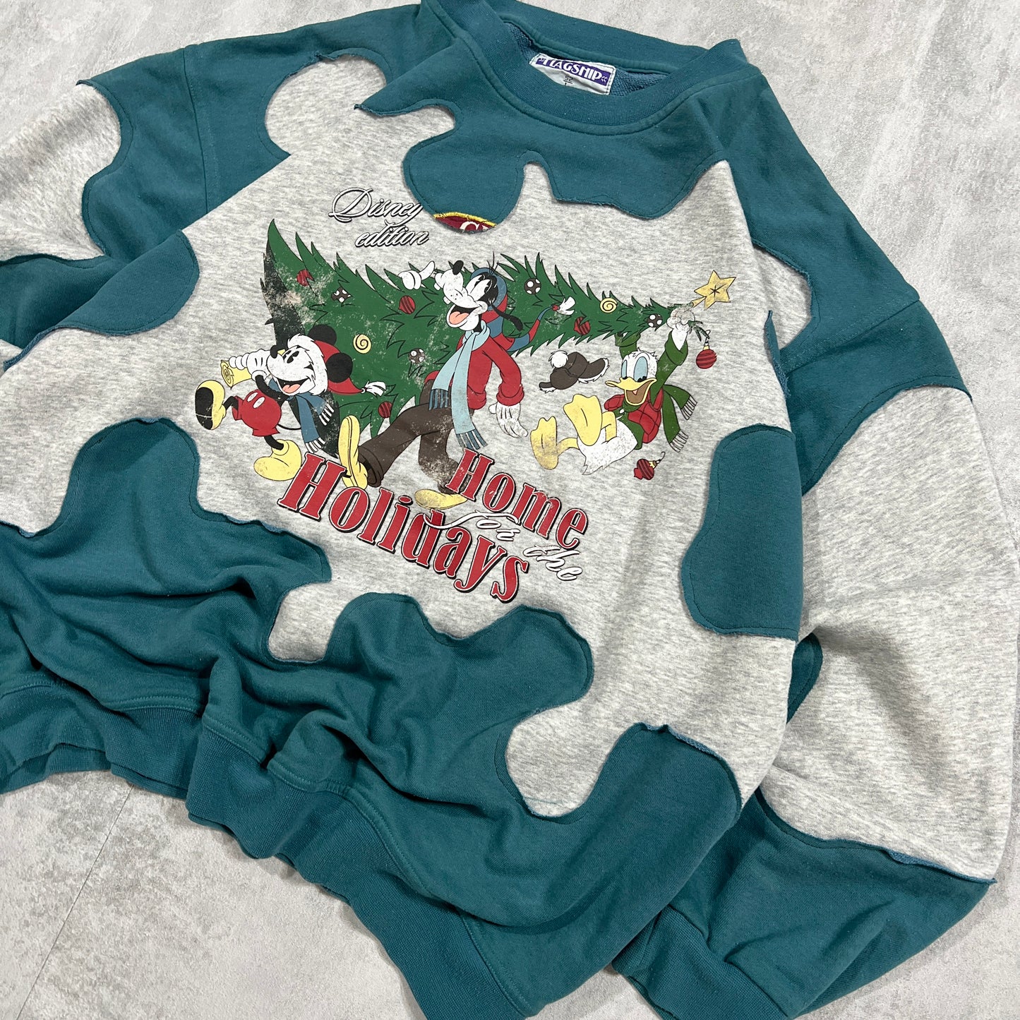 'HAPPY HOLIDAYS' VINTAGE SWEATSHIRT (M)